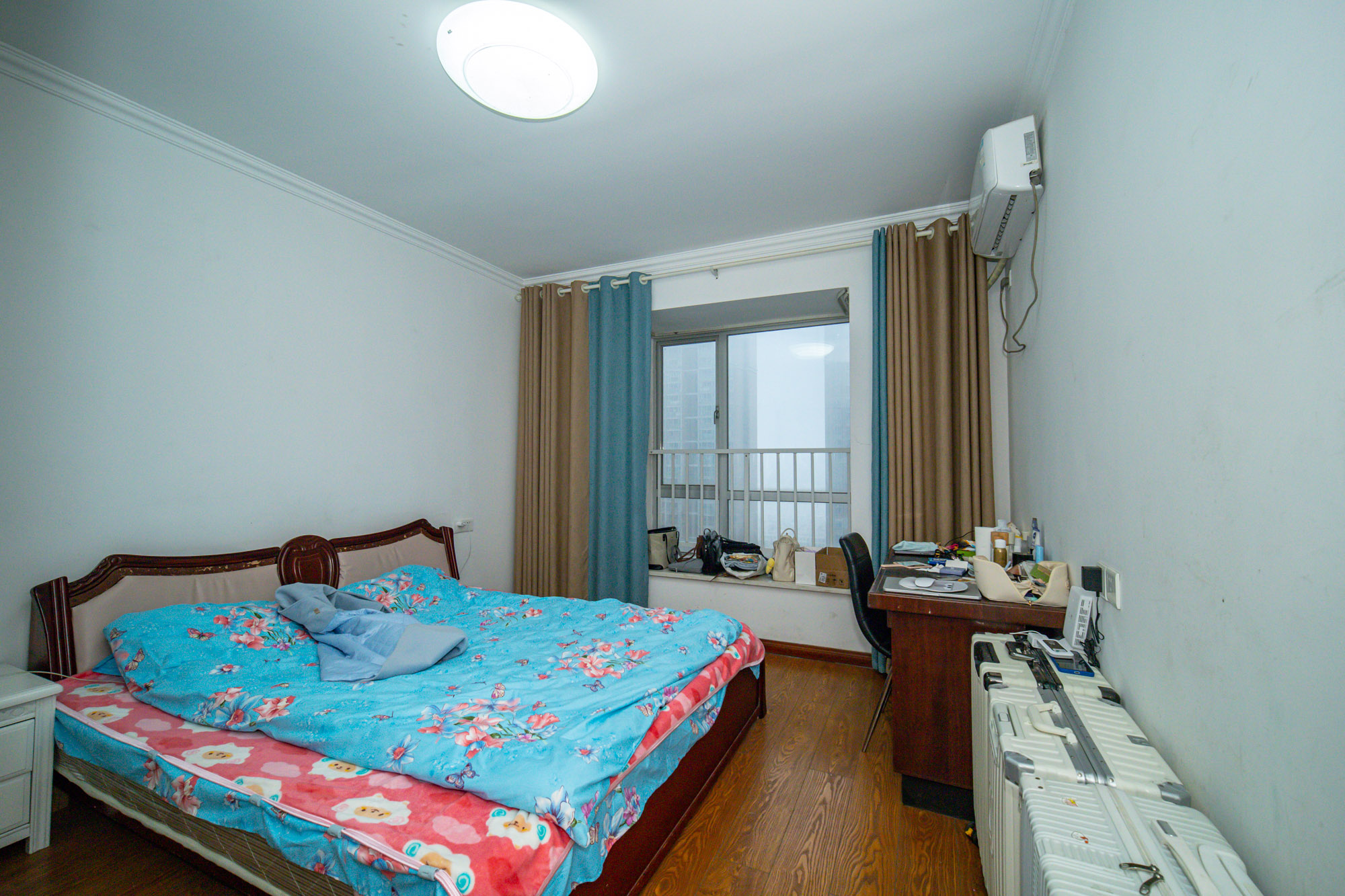 恒广国际景园一二区  3室2厅2卫    81.8万 恒广国际景园一二区  3室2厅2卫    81.8万卧室