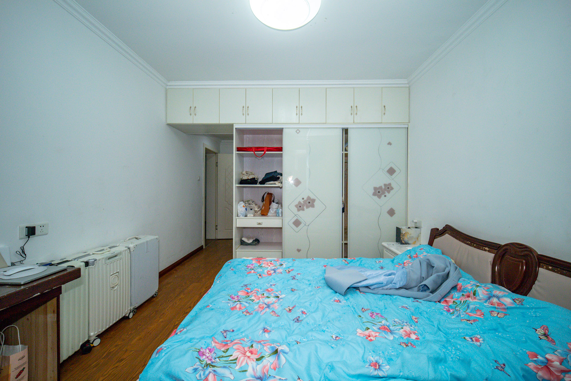 恒广国际景园一二区  3室2厅2卫    81.8万 恒广国际景园一二区  3室2厅2卫    81.8万卧室