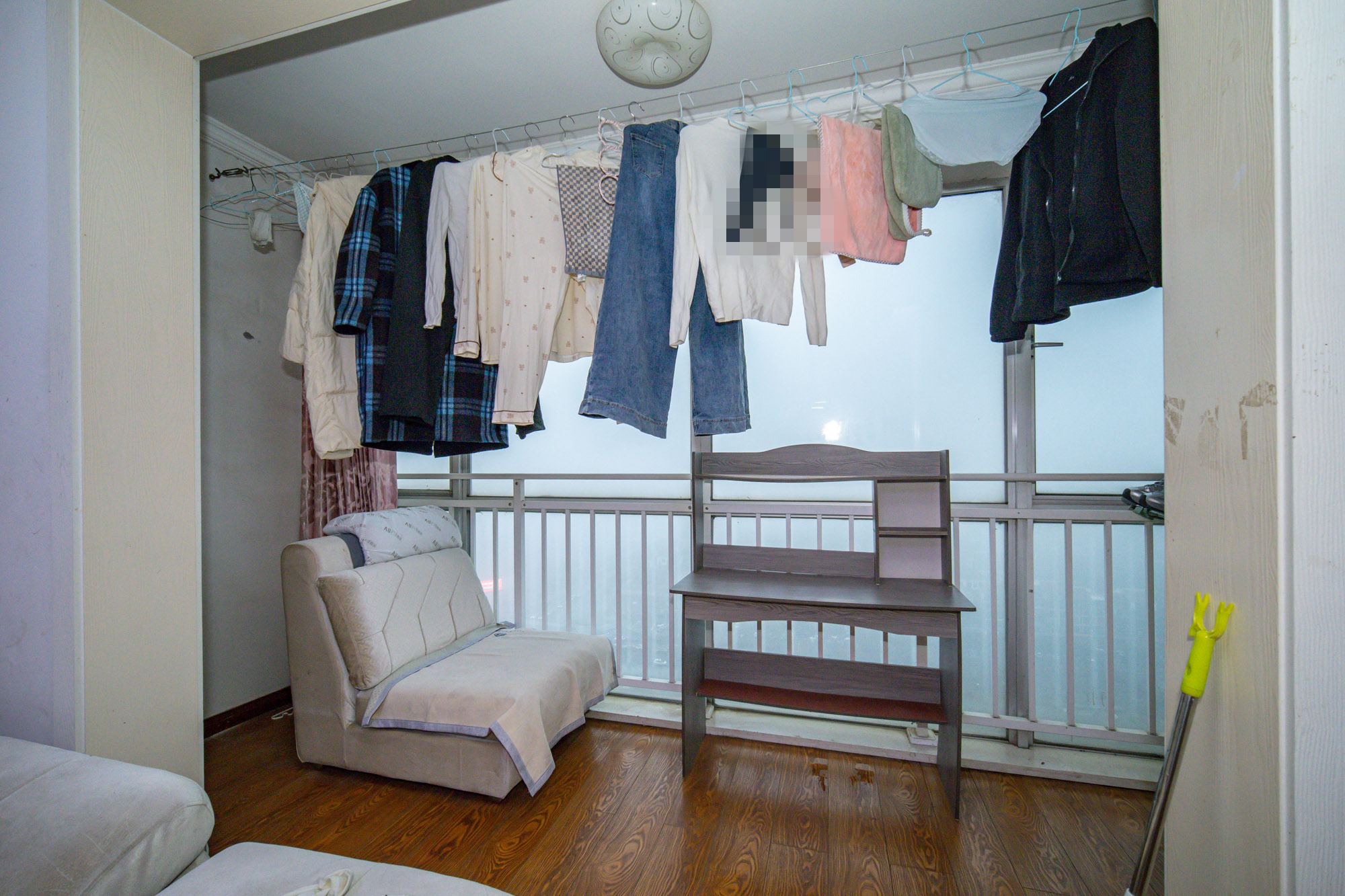 恒广国际景园一二区  3室2厅2卫    81.8万 恒广国际景园一二区  3室2厅2卫    81.8万阳台