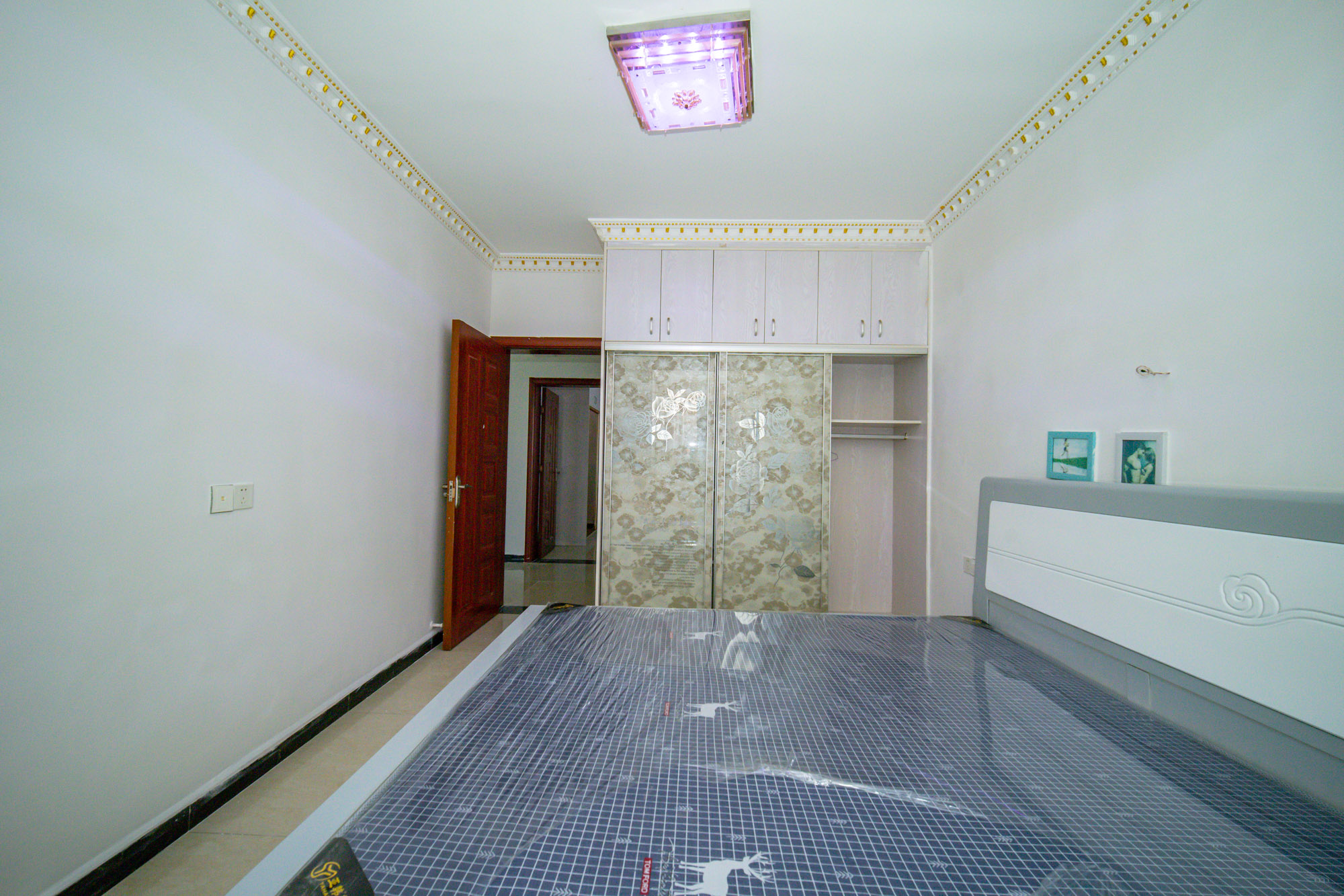 恒广国际景园一二区 2室2厅1卫 58.0万 恒广国际景园一二区 2室2厅1卫 58.0万卧室