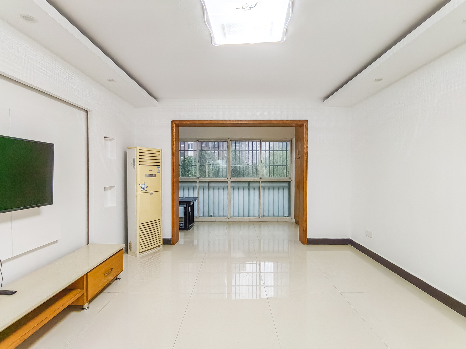 星城雅郡 3室2厅1卫 56.0万 星城雅郡 3室2厅1卫 56.0万客厅