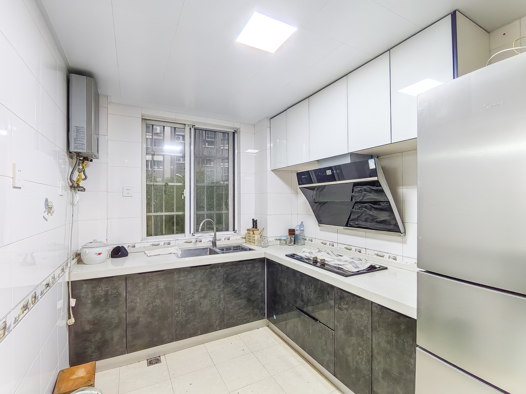 星城雅郡 3室2厅1卫 56.0万 星城雅郡 3室2厅1卫 56.0万厨房