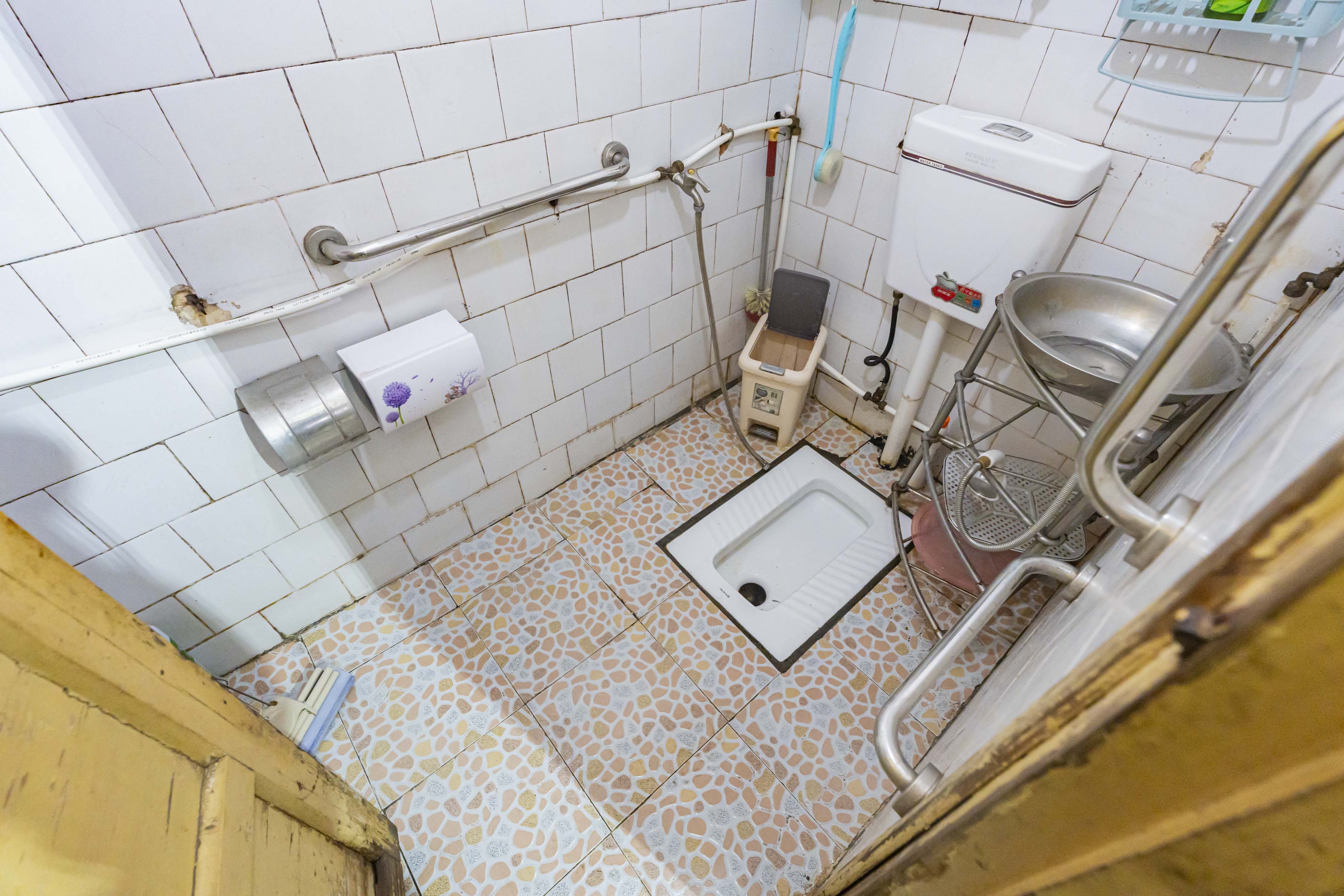 东风路散盘 2室1厅1卫 45.0万 东风路散盘 2室1厅1卫 45.0万卫生间