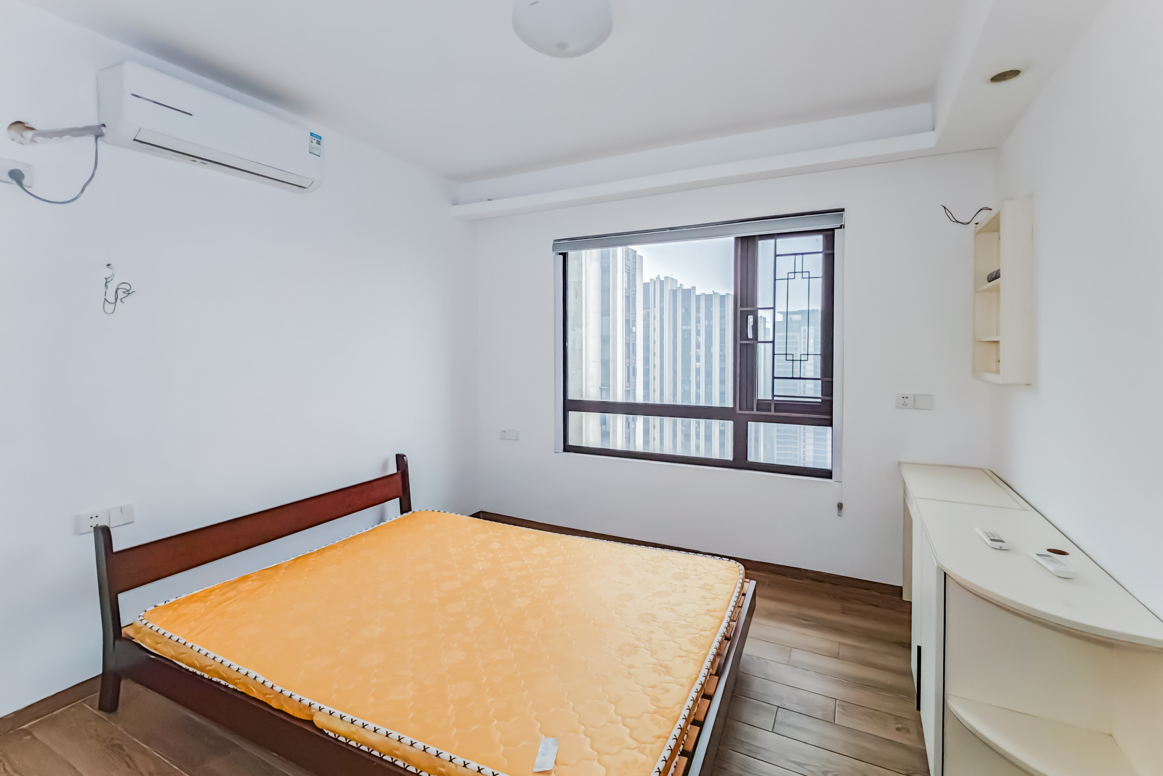 绿地之窗 4室2厅2卫 96.0万 绿地之窗 4室2厅2卫 96.0万卧室