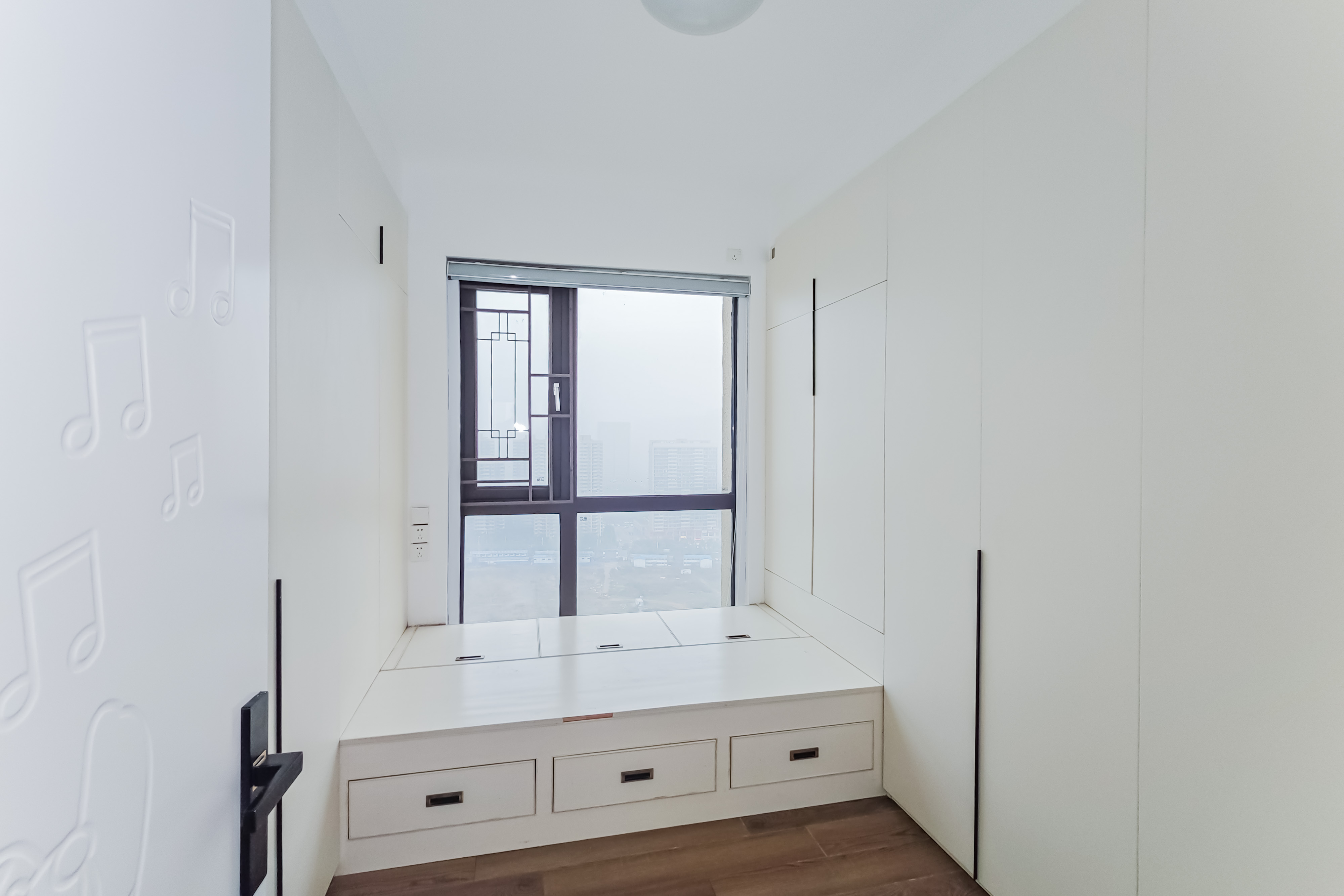 绿地之窗 4室2厅2卫 96.0万 绿地之窗 4室2厅2卫 96.0万卧室