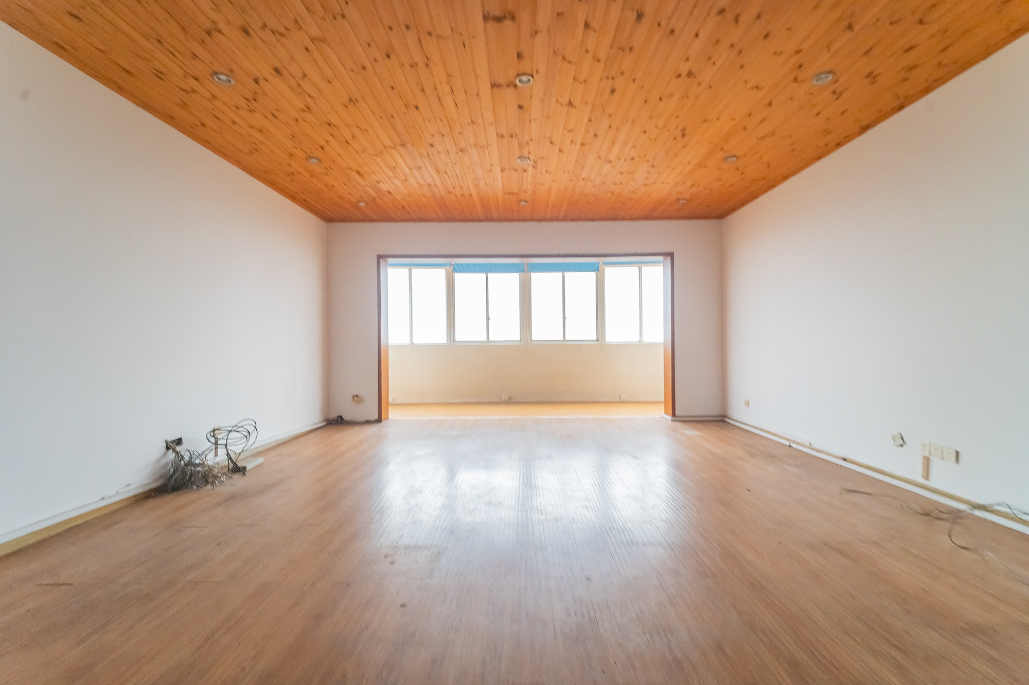 开源鑫阁 6室2厅3卫 105.0万 开源鑫阁 6室2厅3卫 105.0万客厅