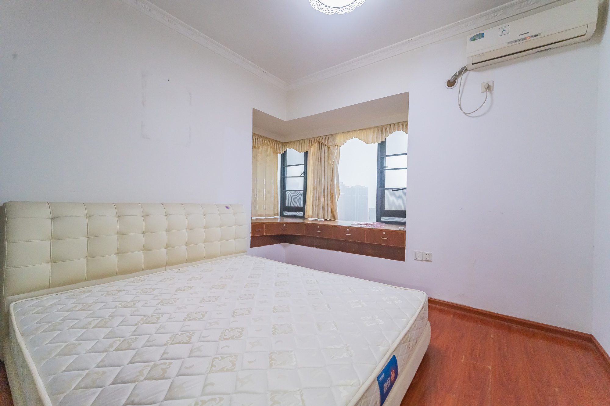 蓝山郡  2室2厅1卫    55.0万卧室