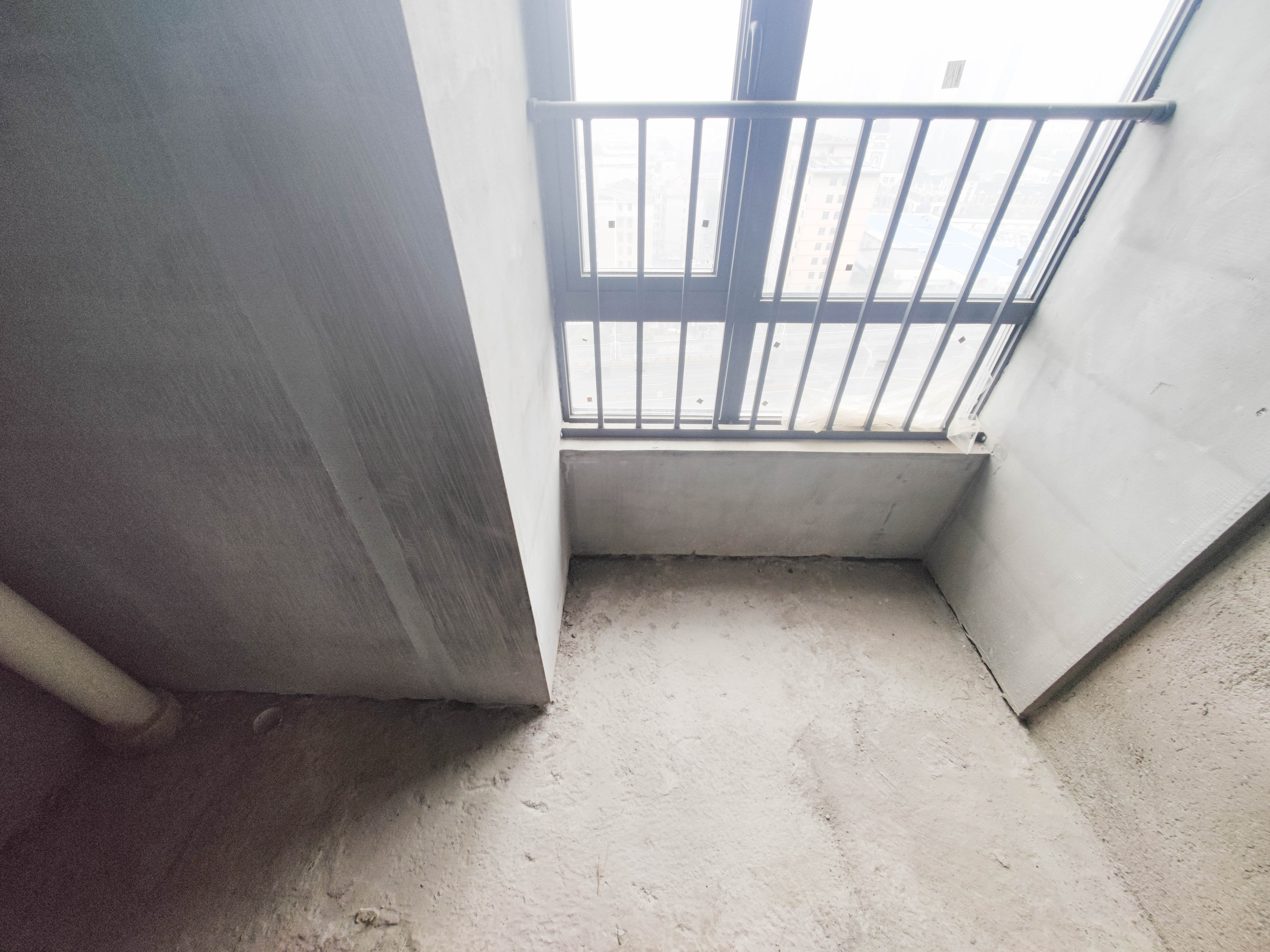 潇湘名城(新里程潇湘名城)  3室2厅1卫    100.0万阳台