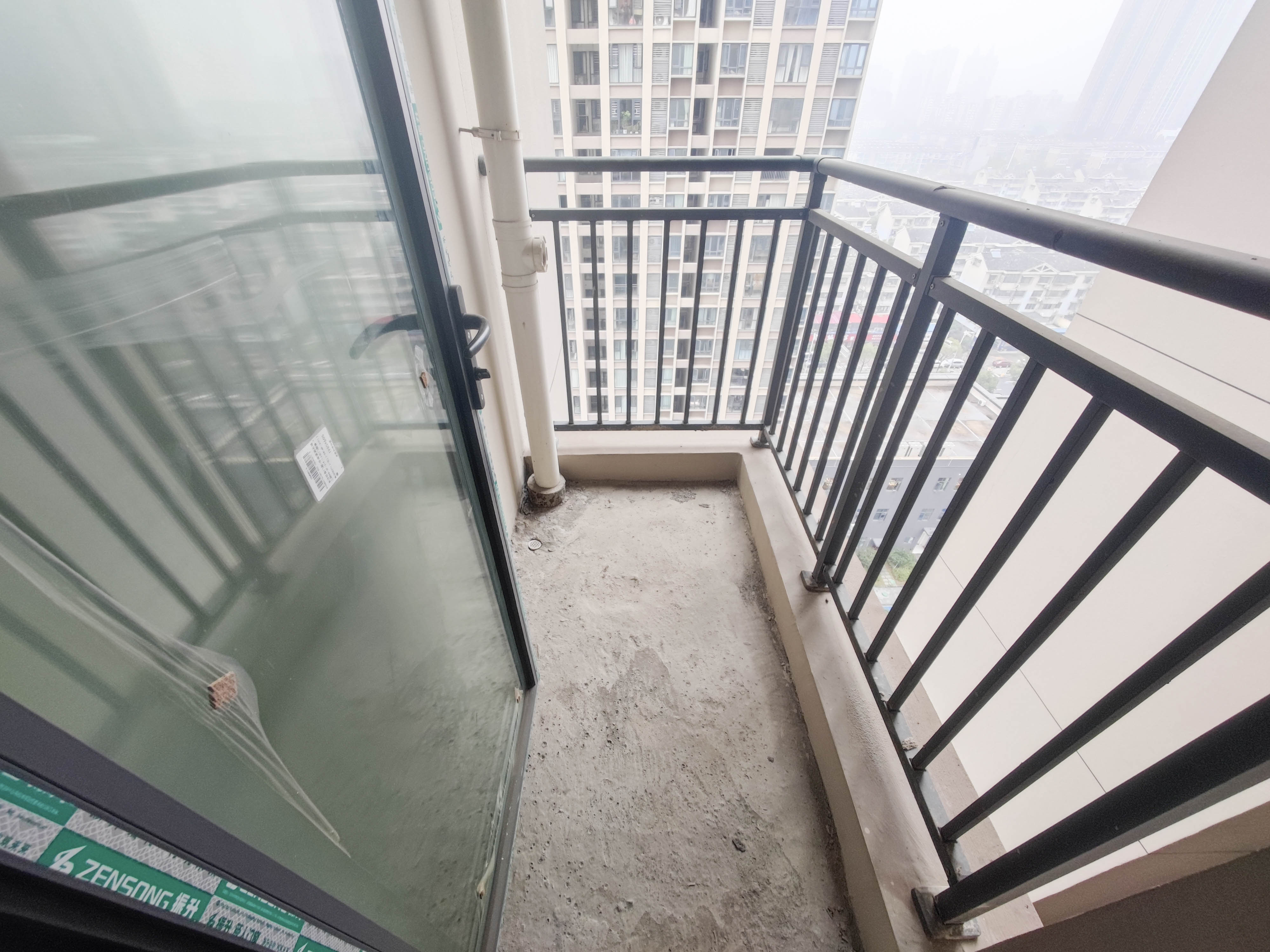 潇湘名城(新里程潇湘名城)  3室2厅1卫    100.0万阳台