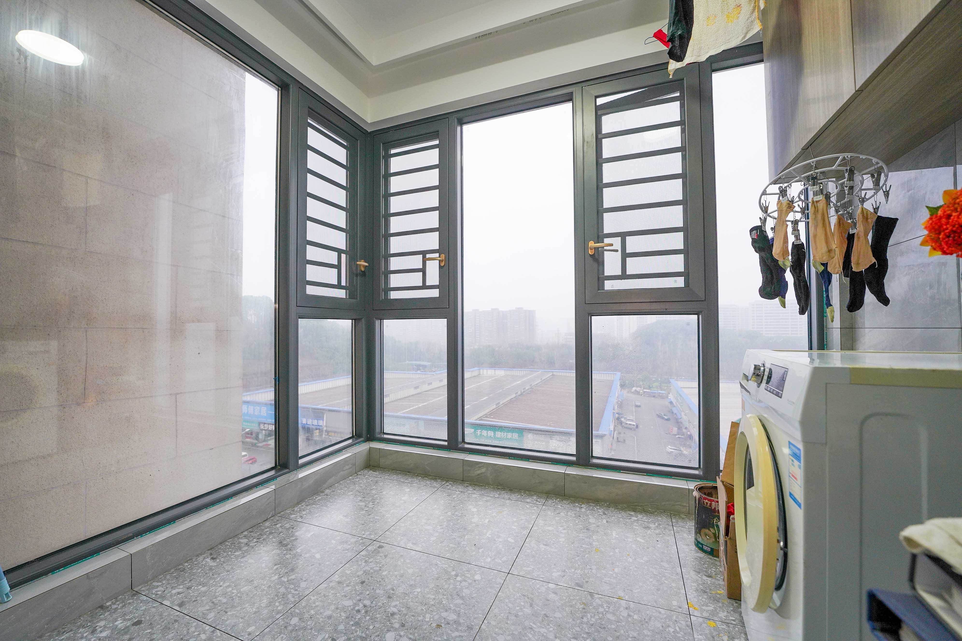 五矿万境蓝山 3室2厅2卫 135.0万 五矿万境蓝山 3室2厅2卫 135.0万阳台