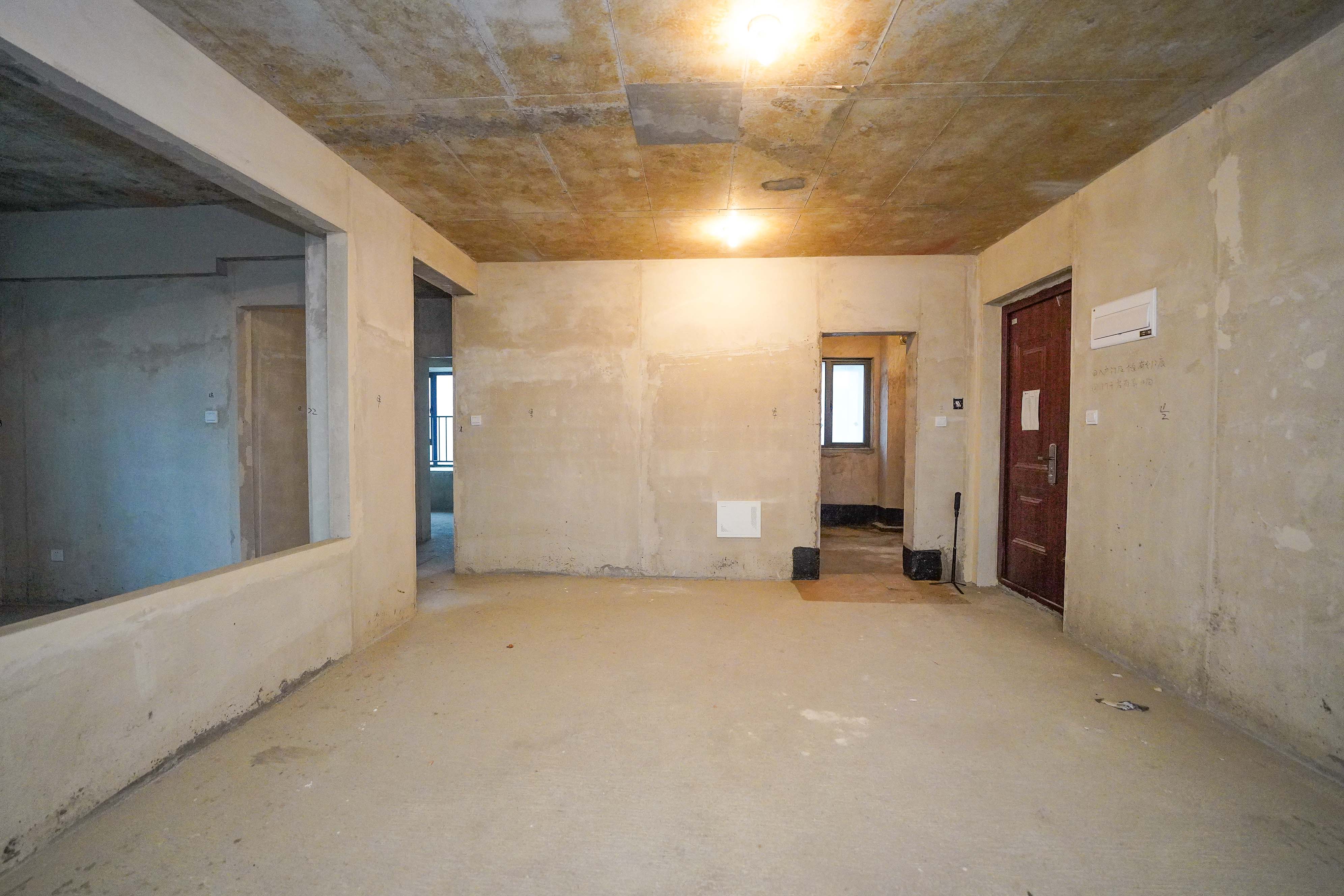 五矿万境蓝山 4室2厅2卫 120.0万 五矿万境蓝山 4室2厅2卫 120.0万客厅