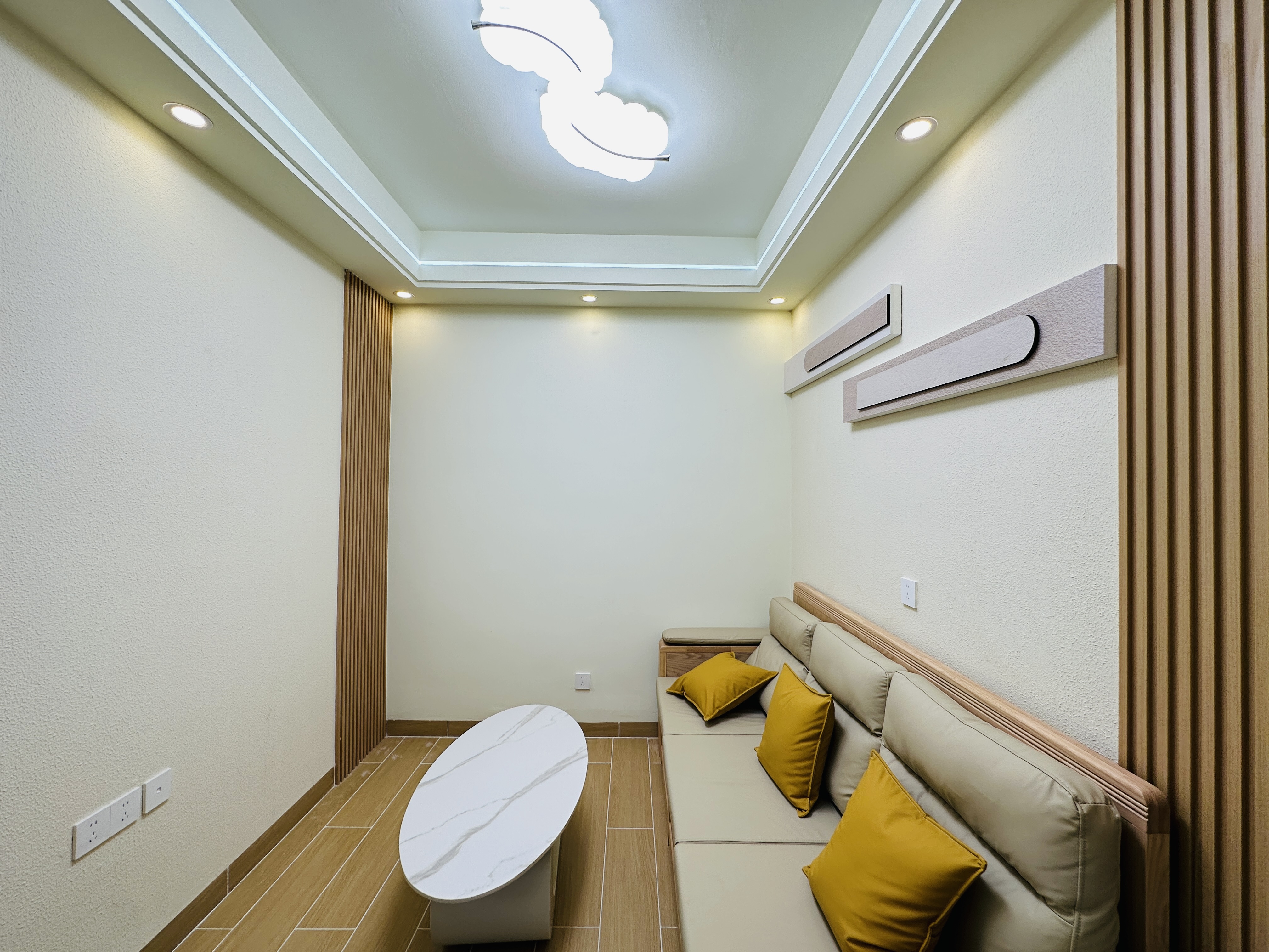 中房青年公寓  2室2厅1卫    68.0万 中房青年公寓  2室2厅1卫    68.0万客厅