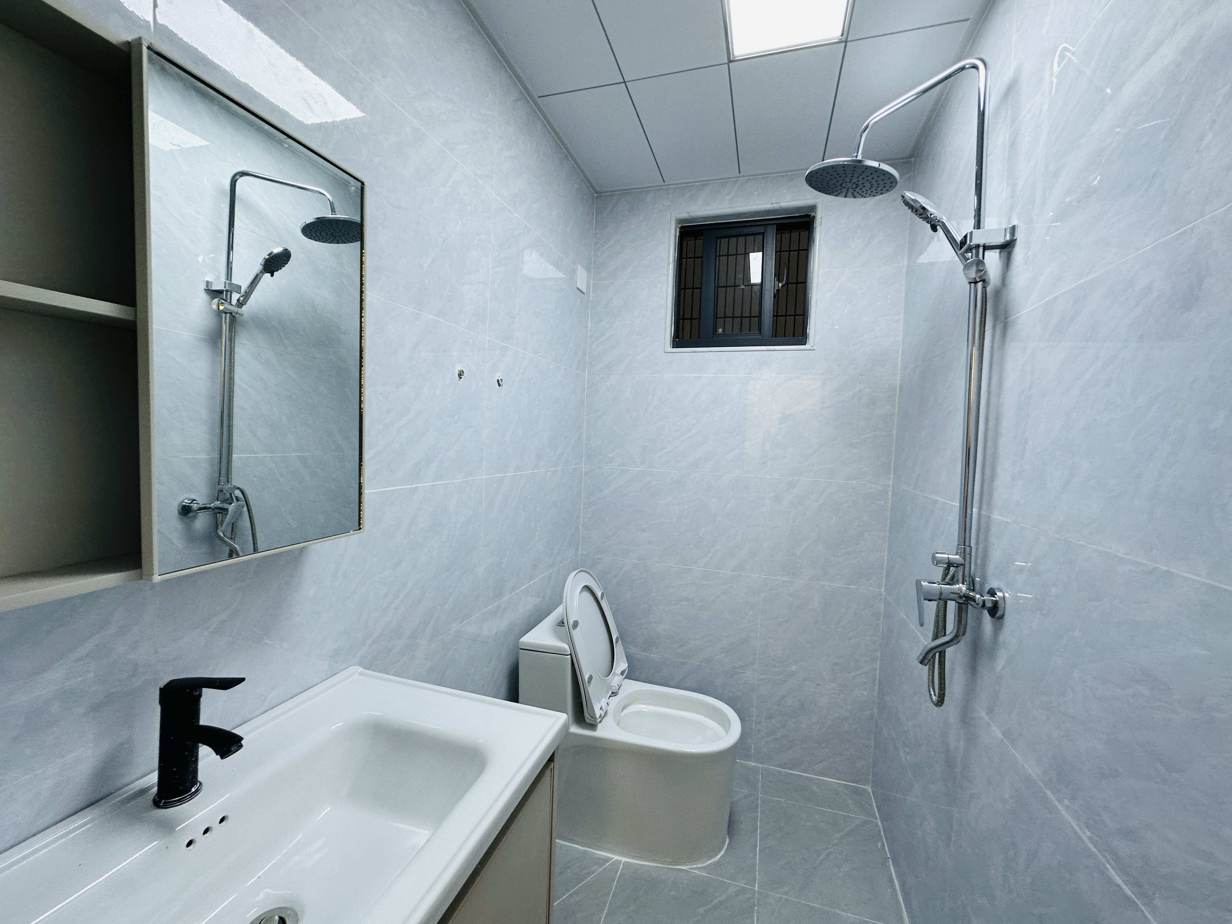 中房青年公寓  2室2厅1卫    68.0万 中房青年公寓  2室2厅1卫    68.0万卫生间