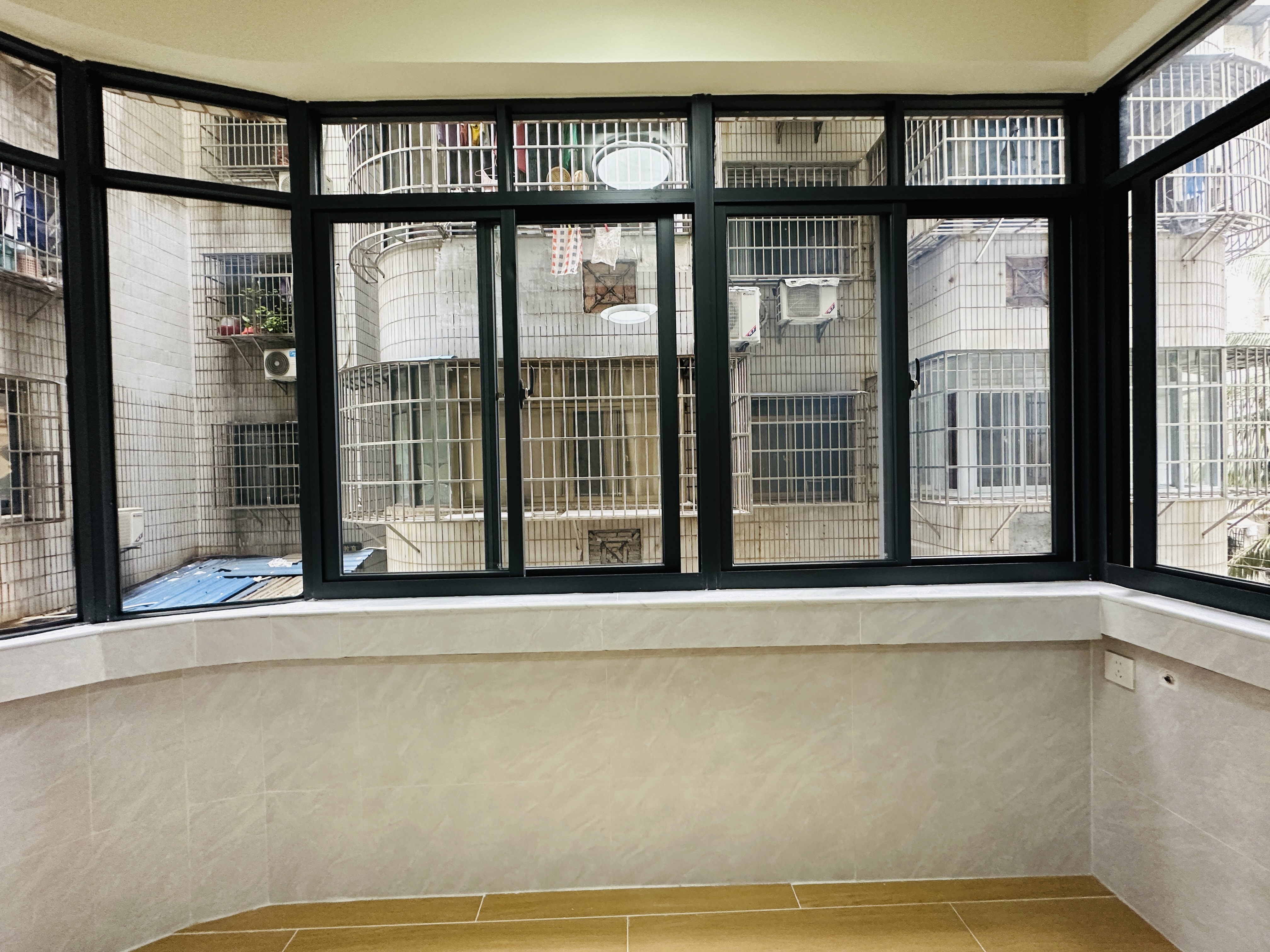 中房青年公寓  2室2厅1卫    68.0万 中房青年公寓  2室2厅1卫    68.0万阳台