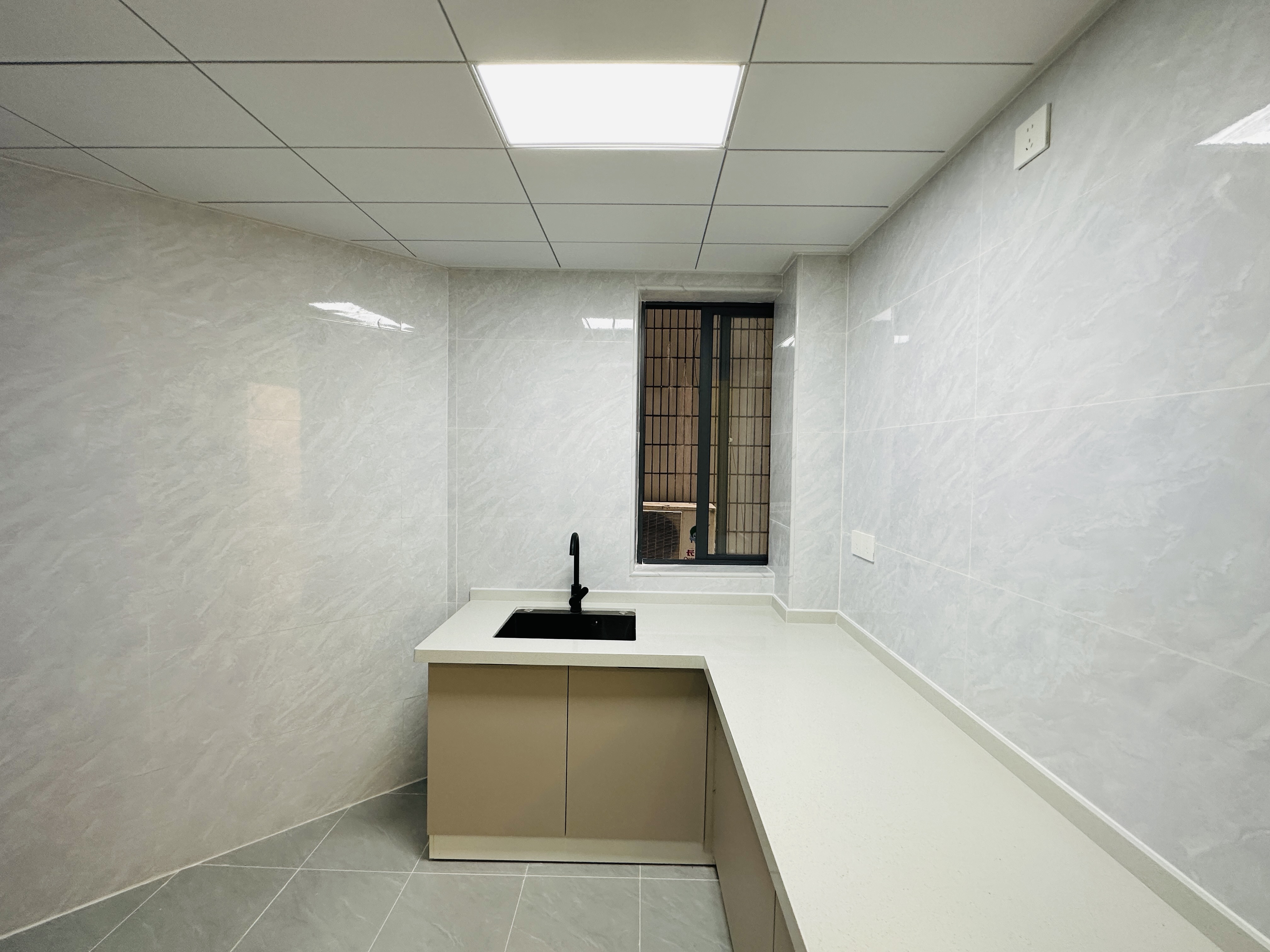 中房青年公寓  2室2厅1卫    68.0万 中房青年公寓  2室2厅1卫    68.0万厨房