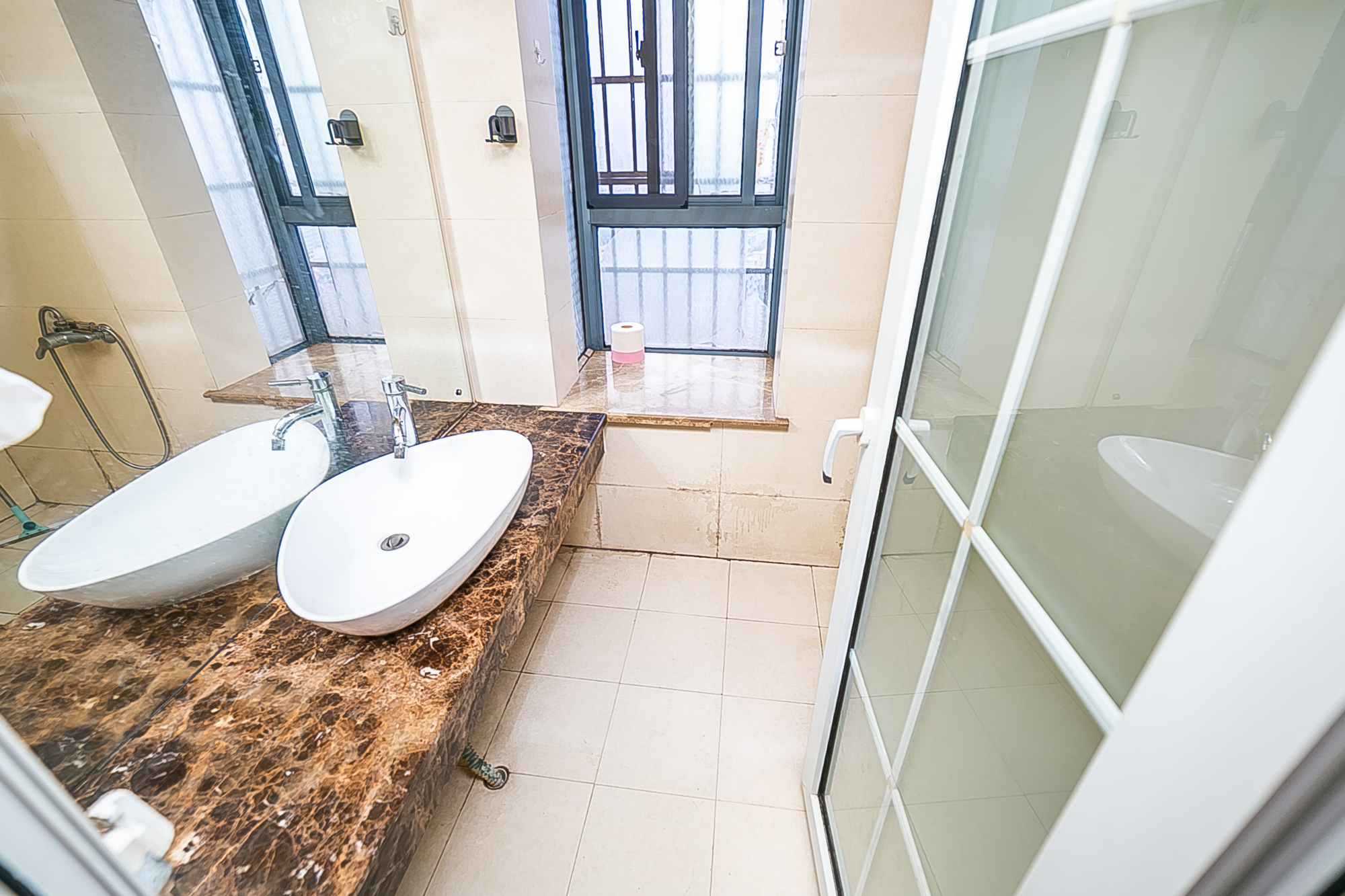 欧园 3室2厅1卫 103.0万 欧园 3室2厅1卫 103.0万卫生间