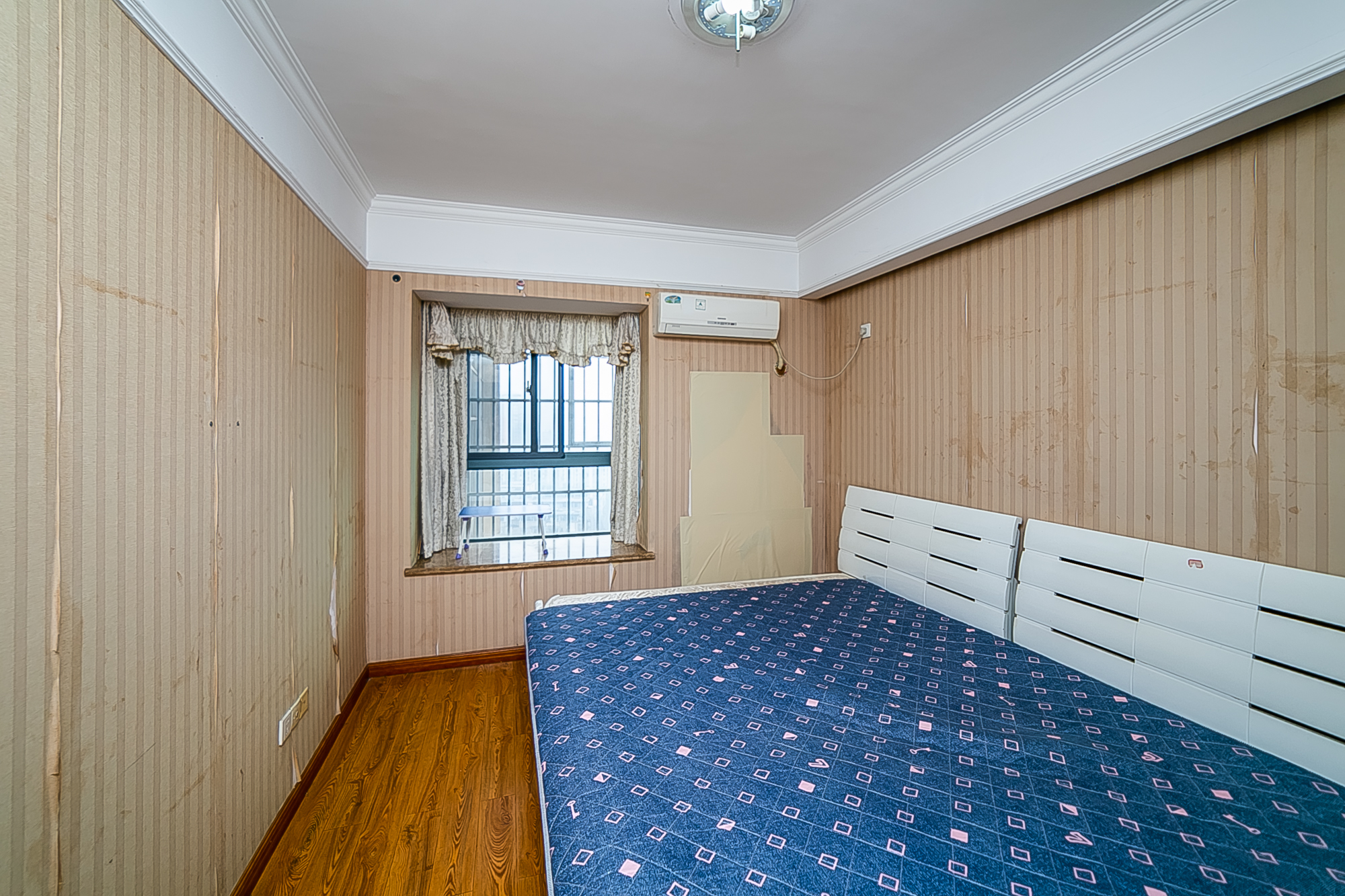 欧园 3室2厅1卫 103.0万 欧园 3室2厅1卫 103.0万卧室