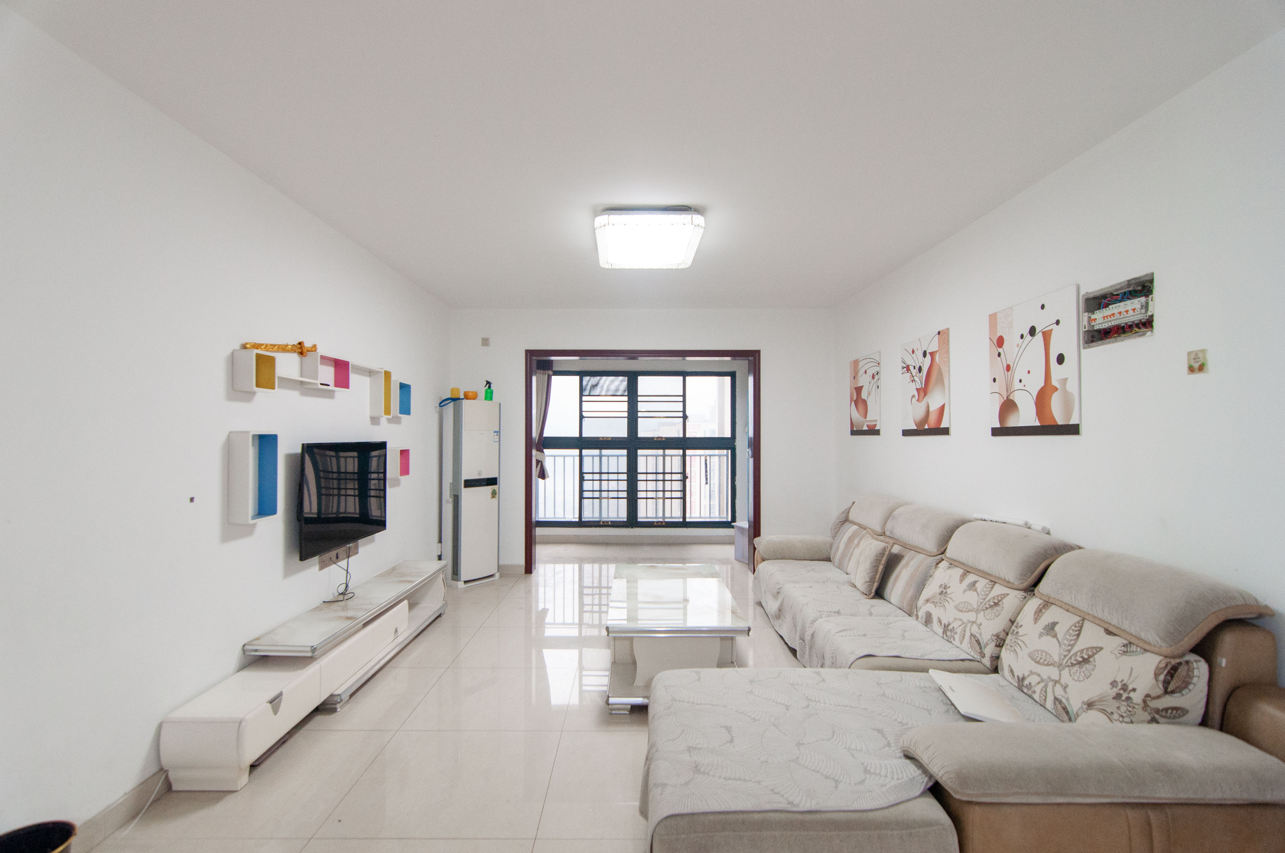 中海梅溪湖壹号  3室2厅1卫    188.0万 中海梅溪湖壹号  3室2厅1卫    188.0万客厅