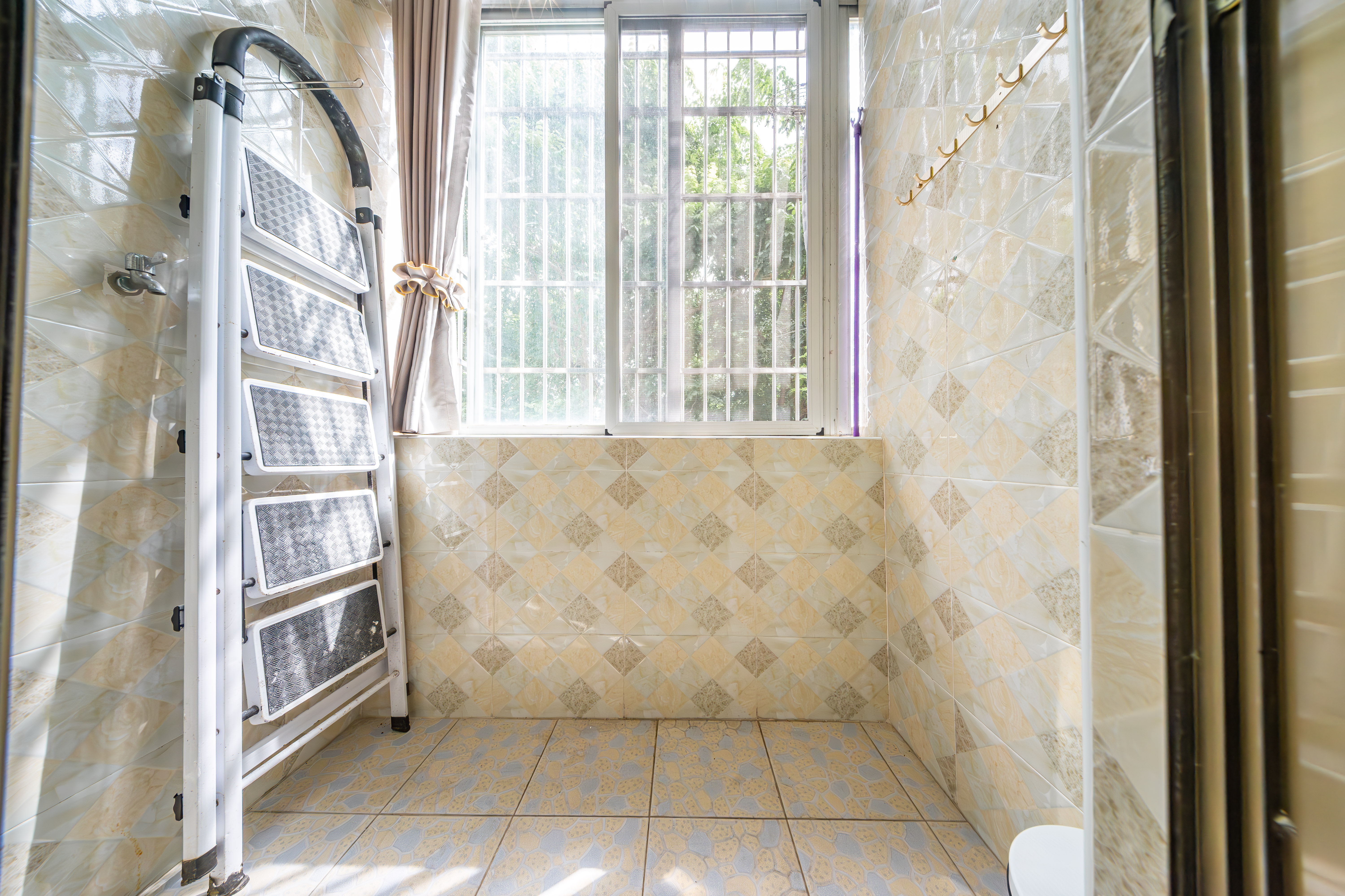 正昊大厦 3室2厅2卫 145.0万 正昊大厦 3室2厅2卫 145.0万阳台