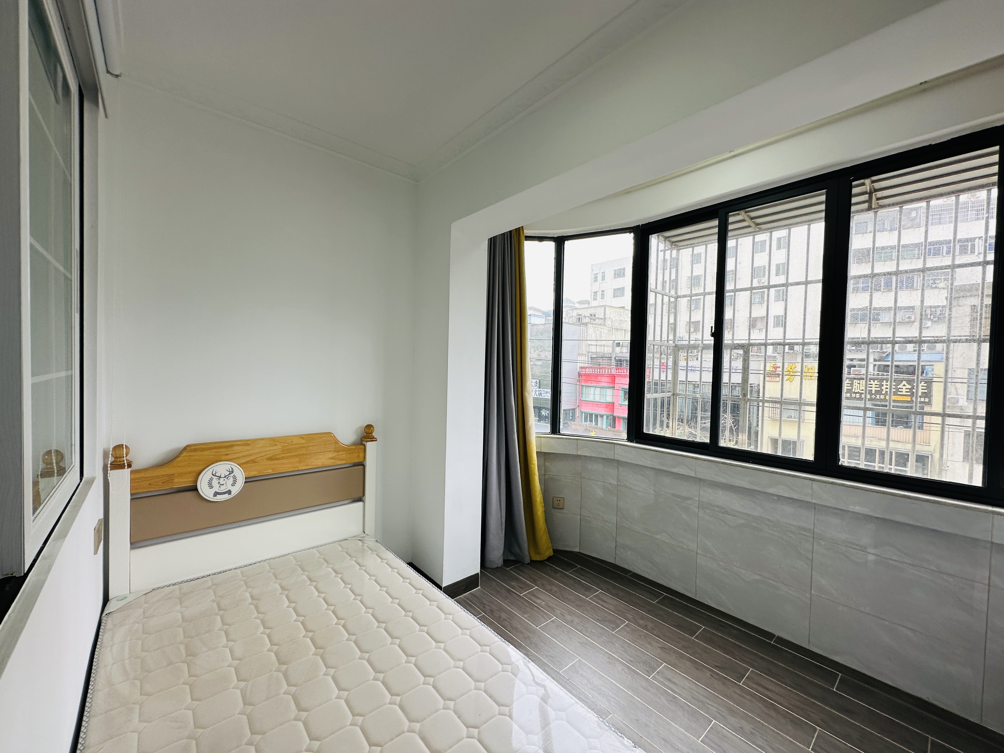 中房青年公寓 2室1厅1卫 88.0万 中房青年公寓 2室1厅1卫 88.0万卧室