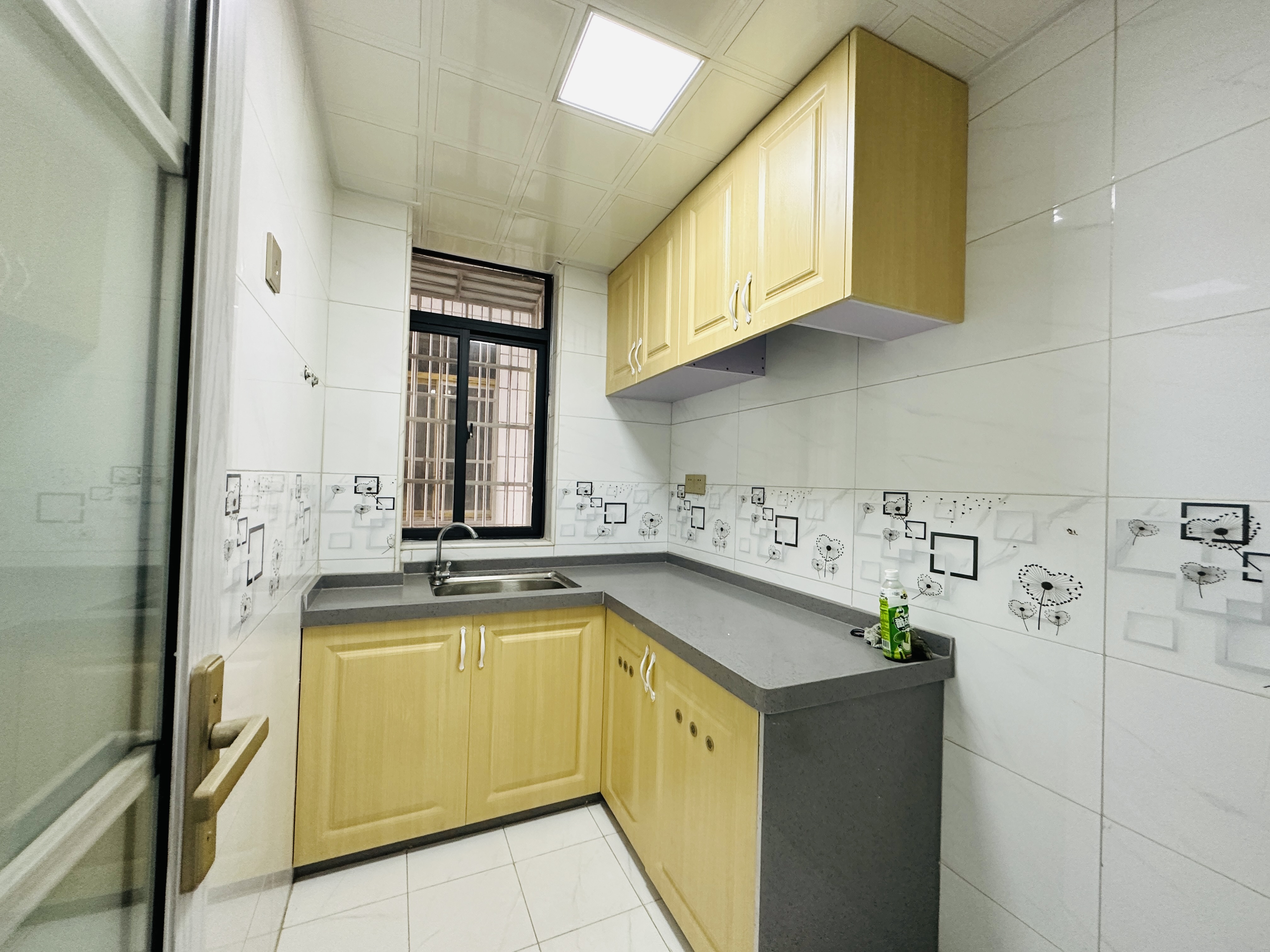 中房青年公寓 2室1厅1卫 88.0万 中房青年公寓 2室1厅1卫 88.0万厨房