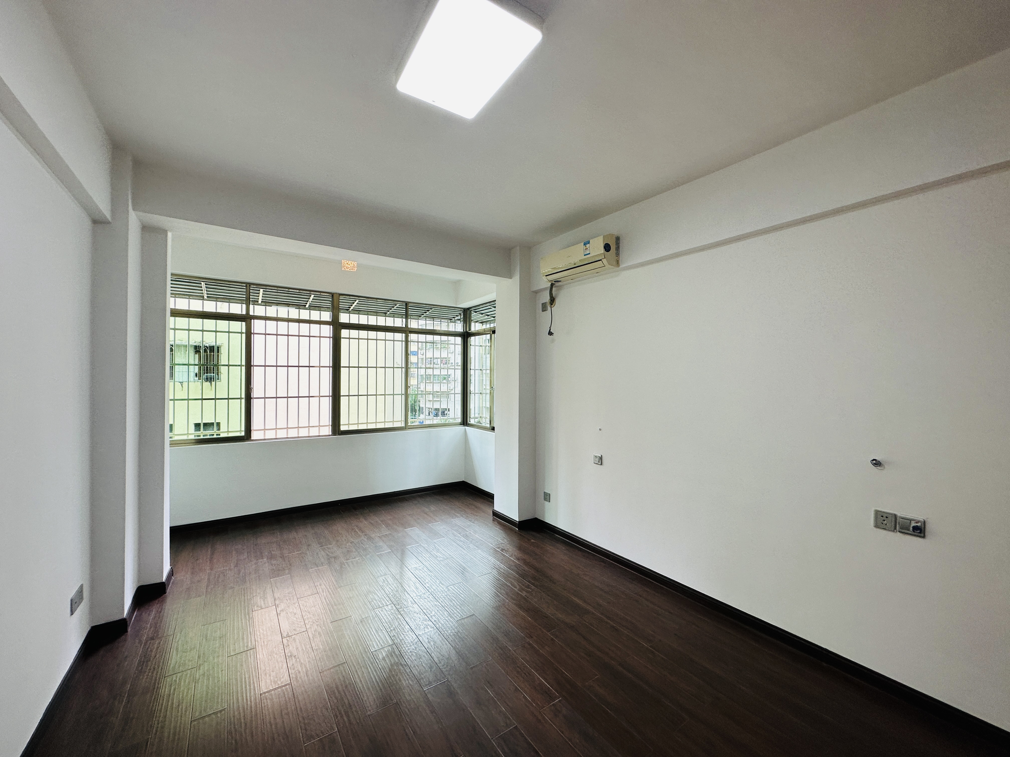 富南公寓 2室2厅1卫 93.0万 富南公寓 2室2厅1卫 93.0万卧室