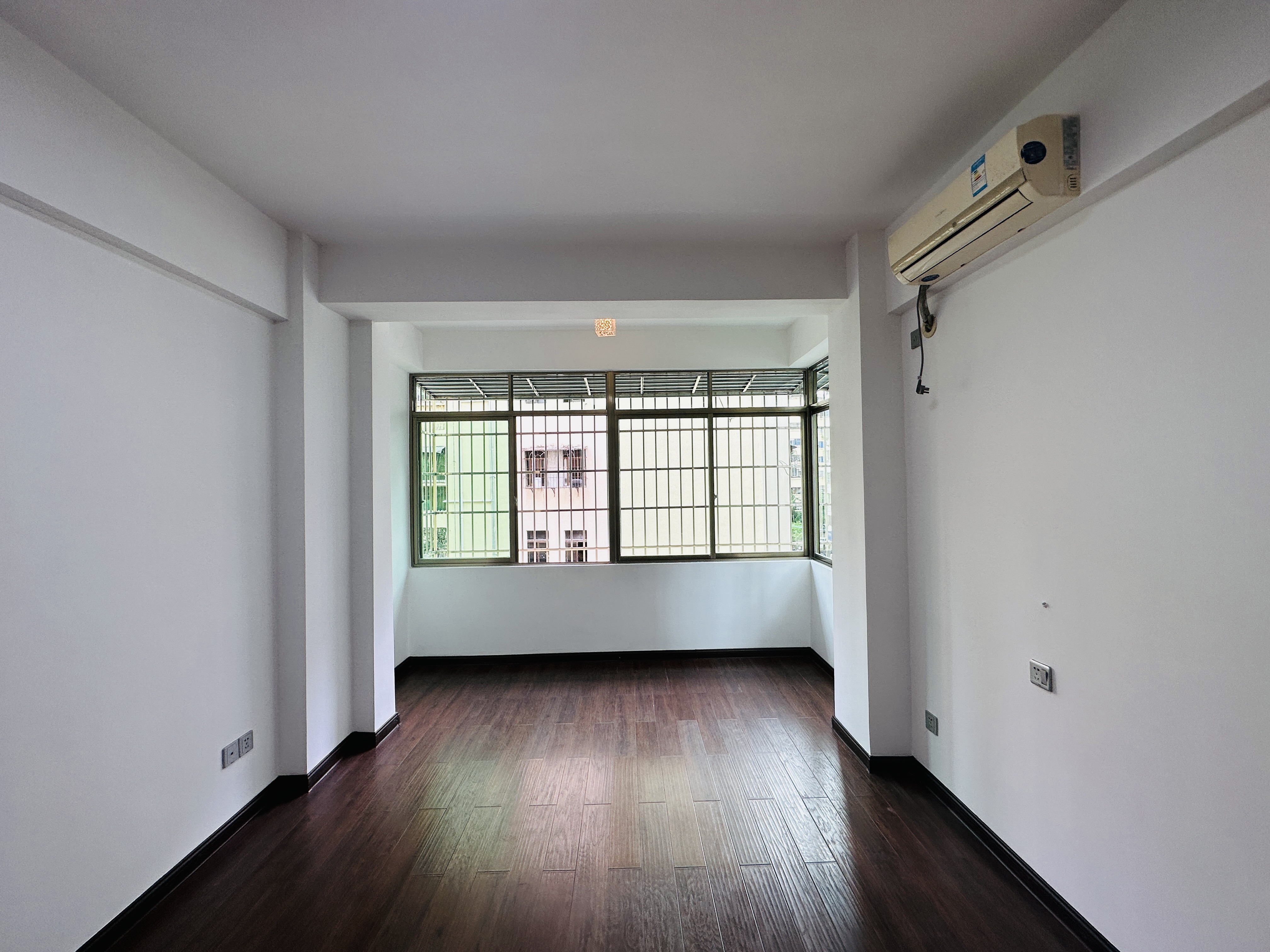 富南公寓 2室2厅1卫 93.0万 富南公寓 2室2厅1卫 93.0万卧室