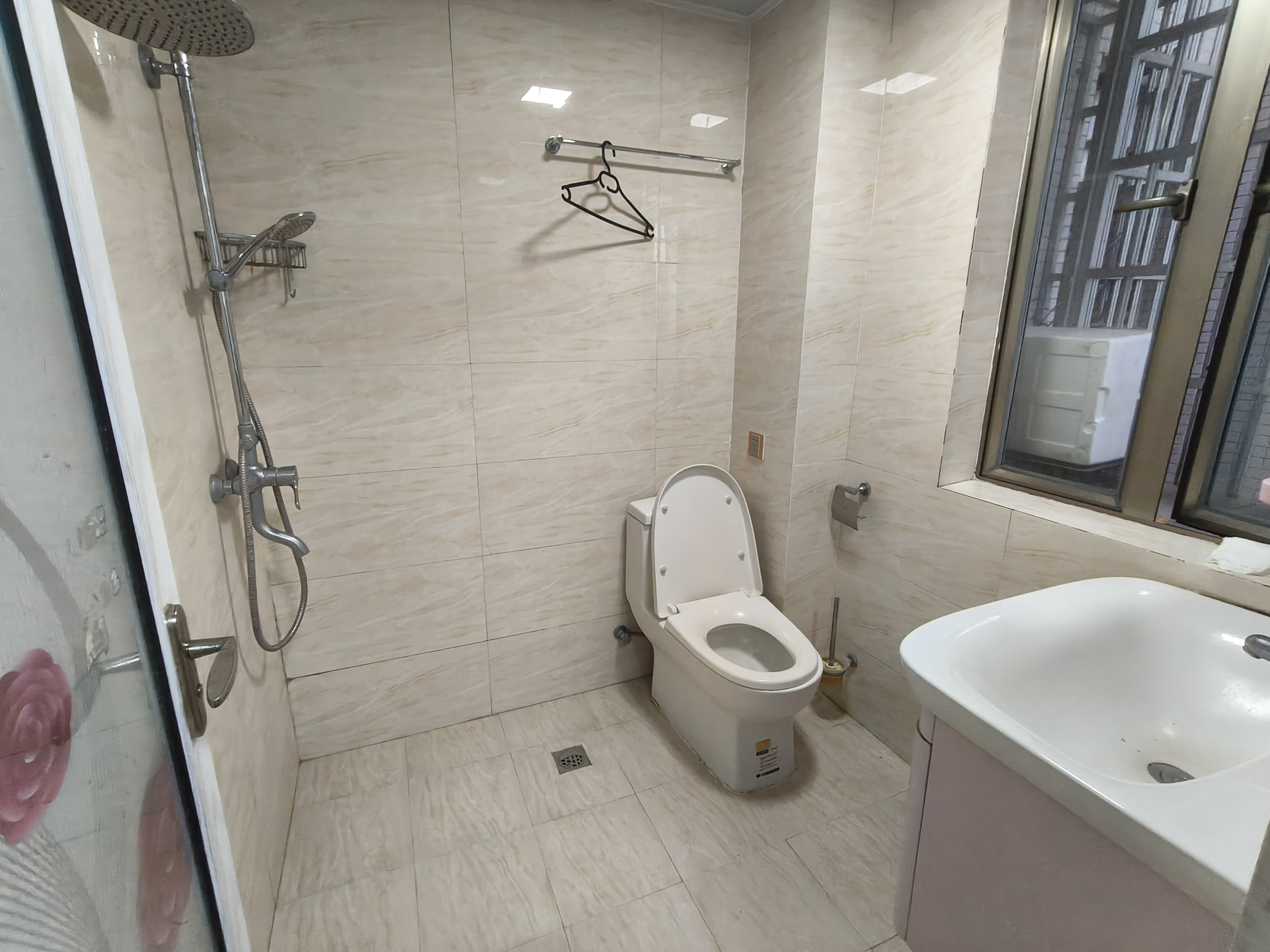 维港御景湾 3室2厅2卫 2500.0元/月 维港御景湾 3室2厅2卫 2500.0元/月室内图