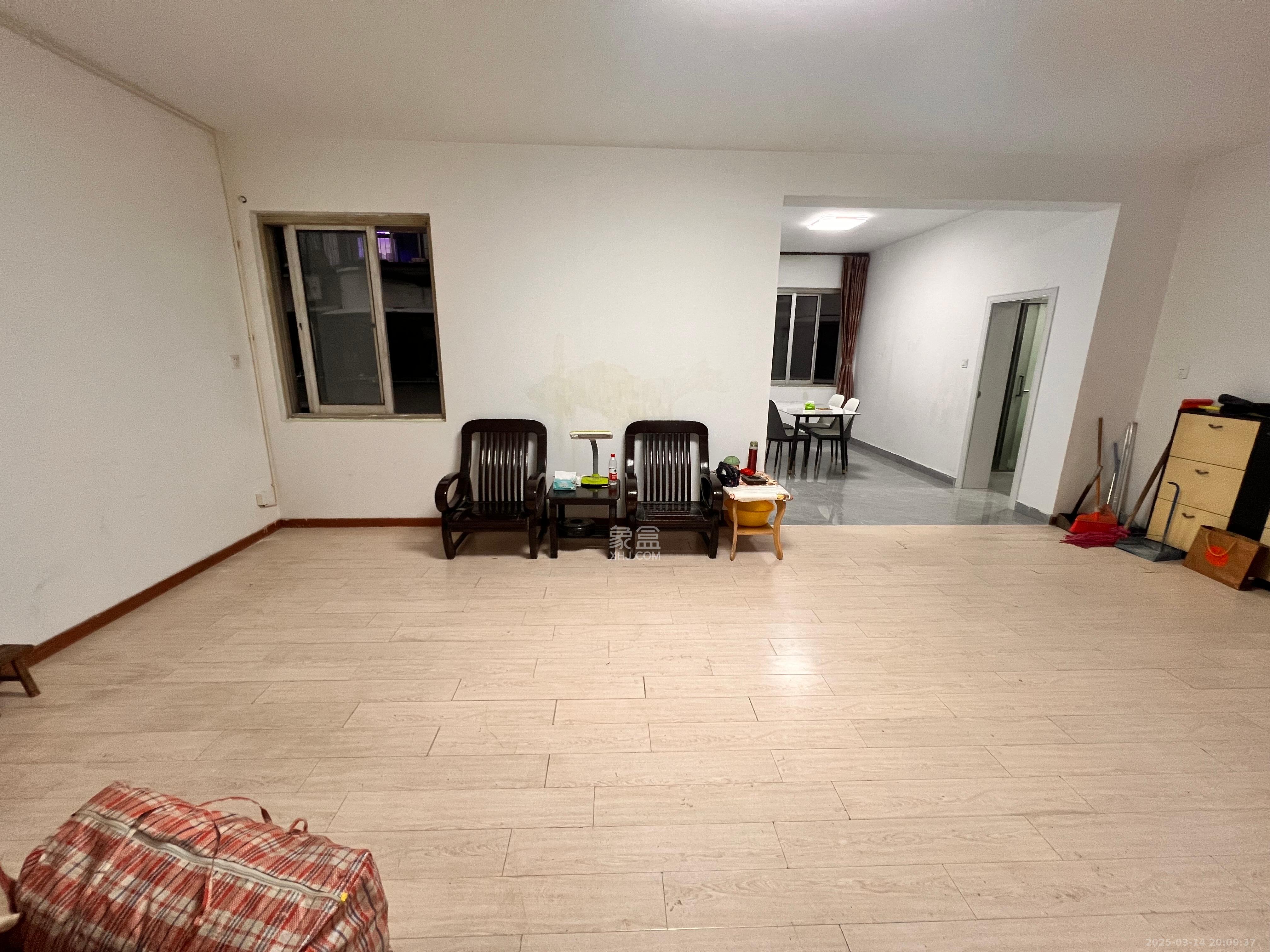 花鼓戏剧院宿舍 3室2厅1卫 3200.0元/月 花鼓戏剧院宿舍 3室2厅1卫 3200.0元/月室内图