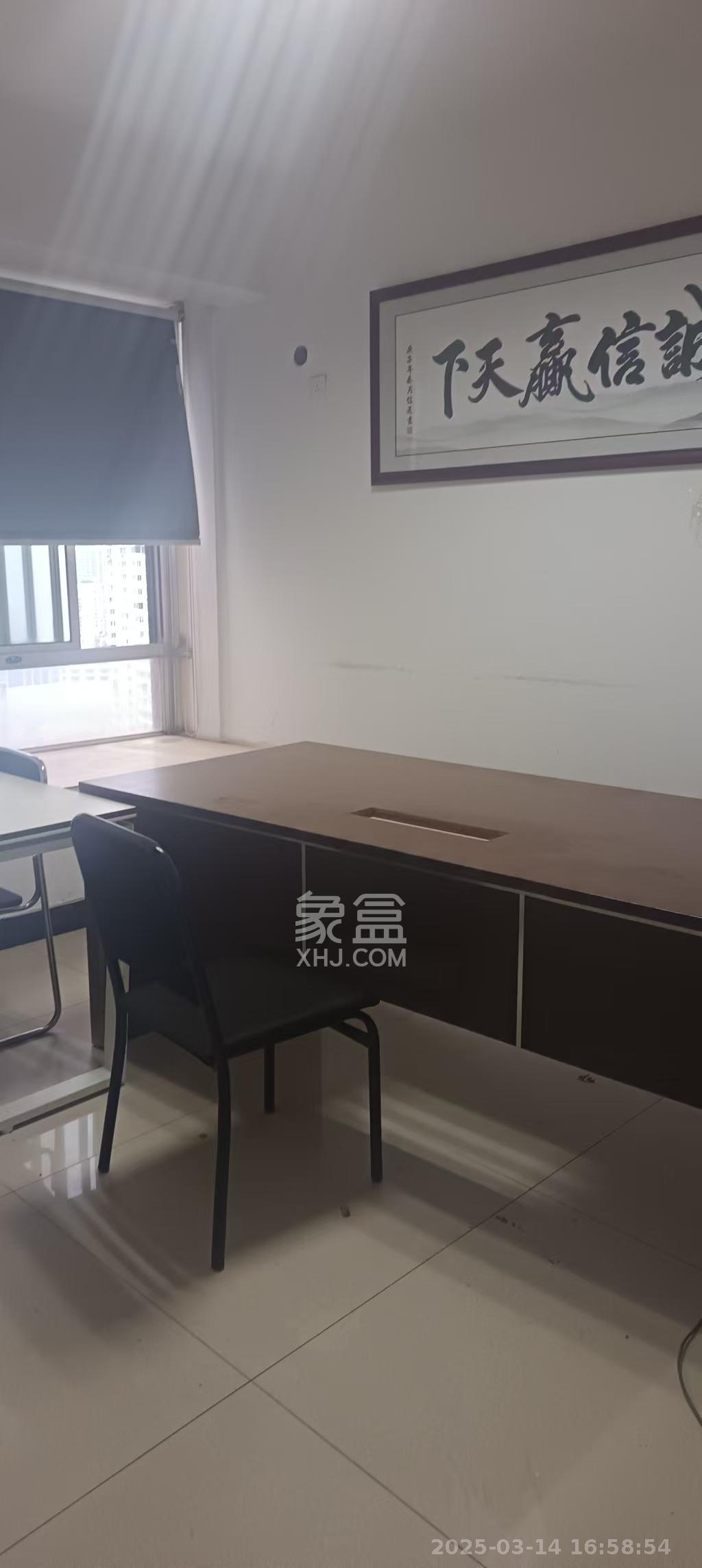 都市阳光大厦 4室2厅1卫 4800.0元/月 都市阳光大厦 4室2厅1卫 4800.0元/月室内图