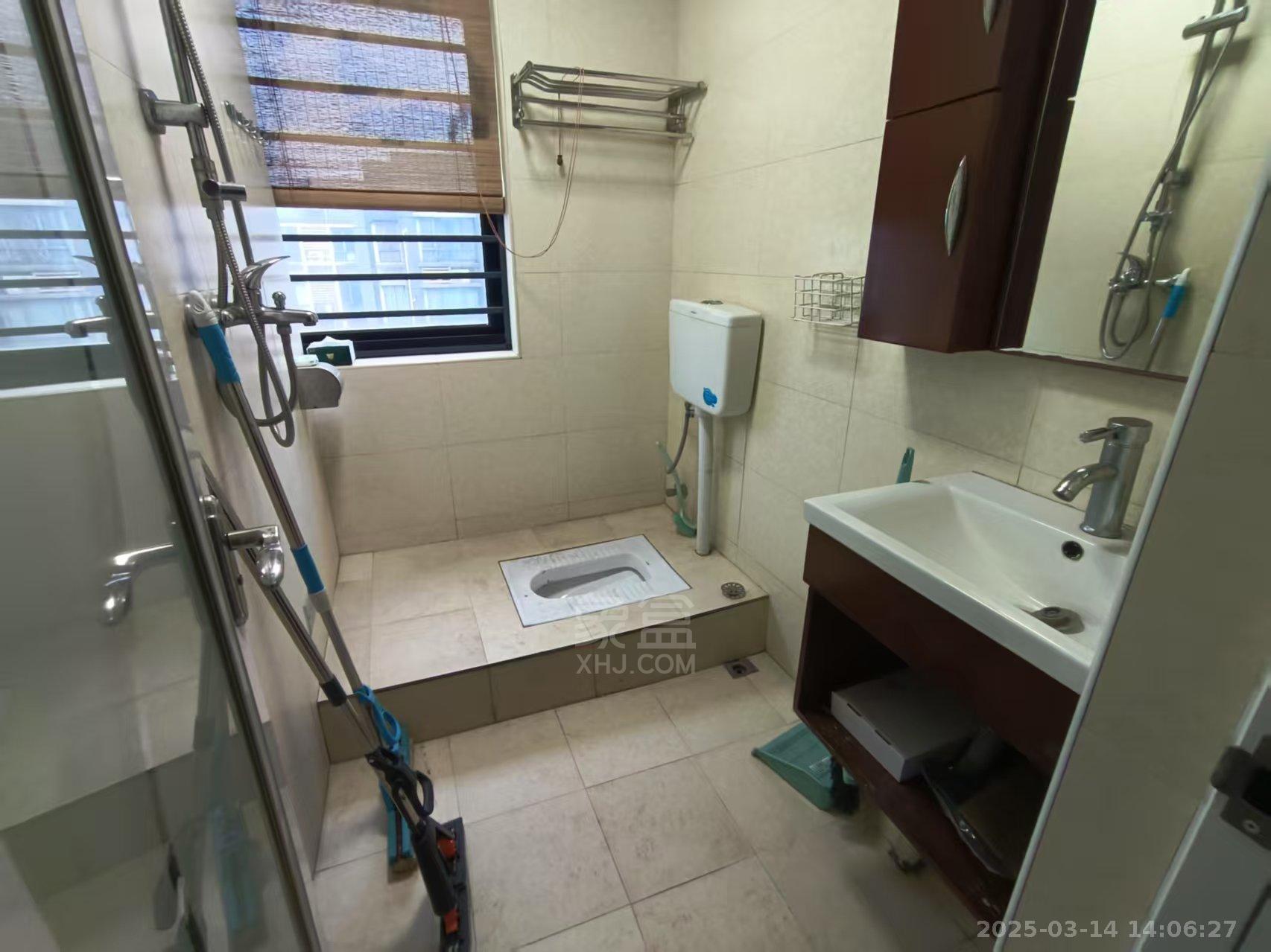 慈善大厦  1室1厅1卫    1200.0元/月 慈善大厦  1室1厅1卫    1200.0元/月室内图