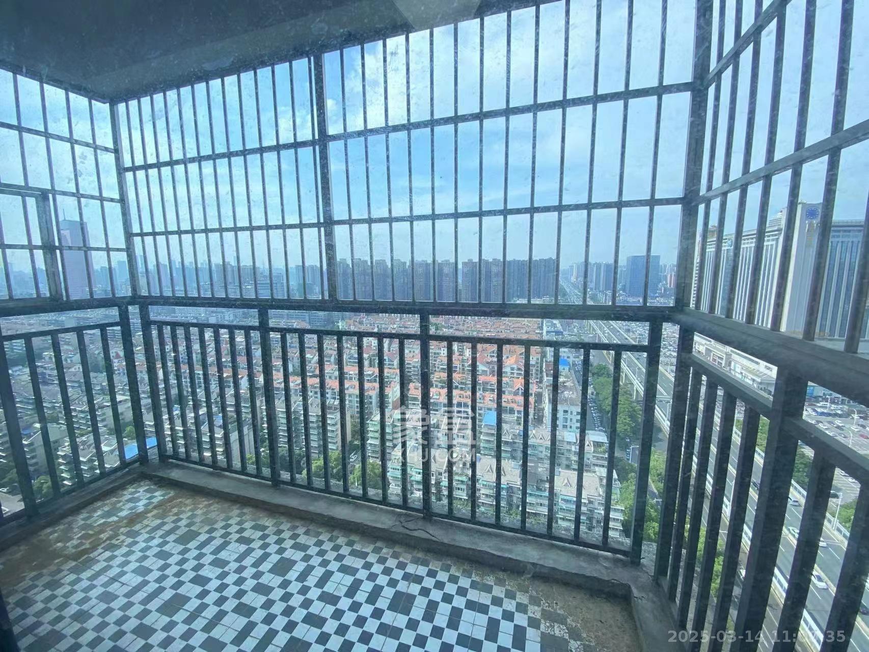 华城广场  2室1厅1卫   2300.00元/月室内图