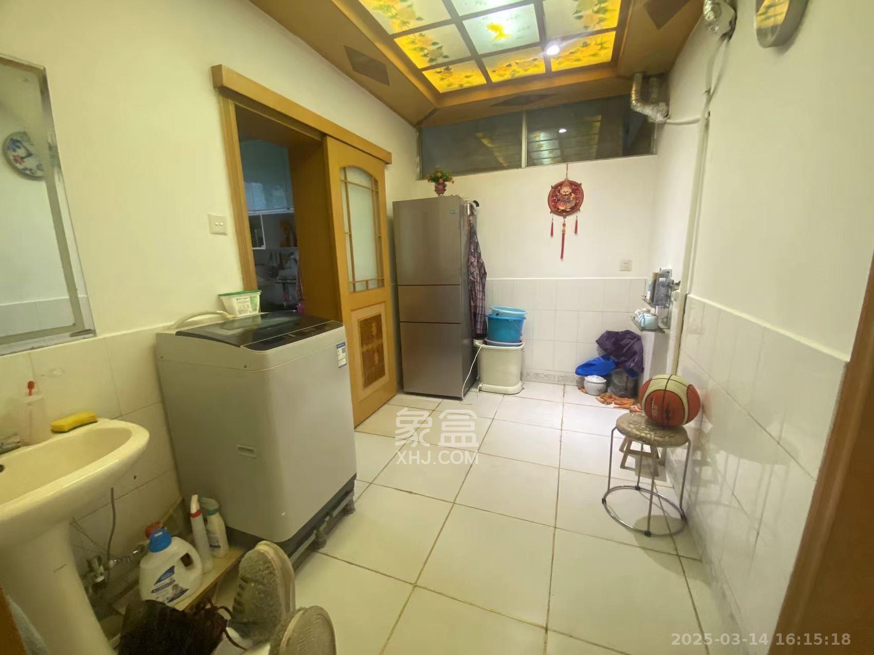 湘农桥社区 1室1厅1卫 2700.0元/月 湘农桥社区 1室1厅1卫 2700.0元/月室内图