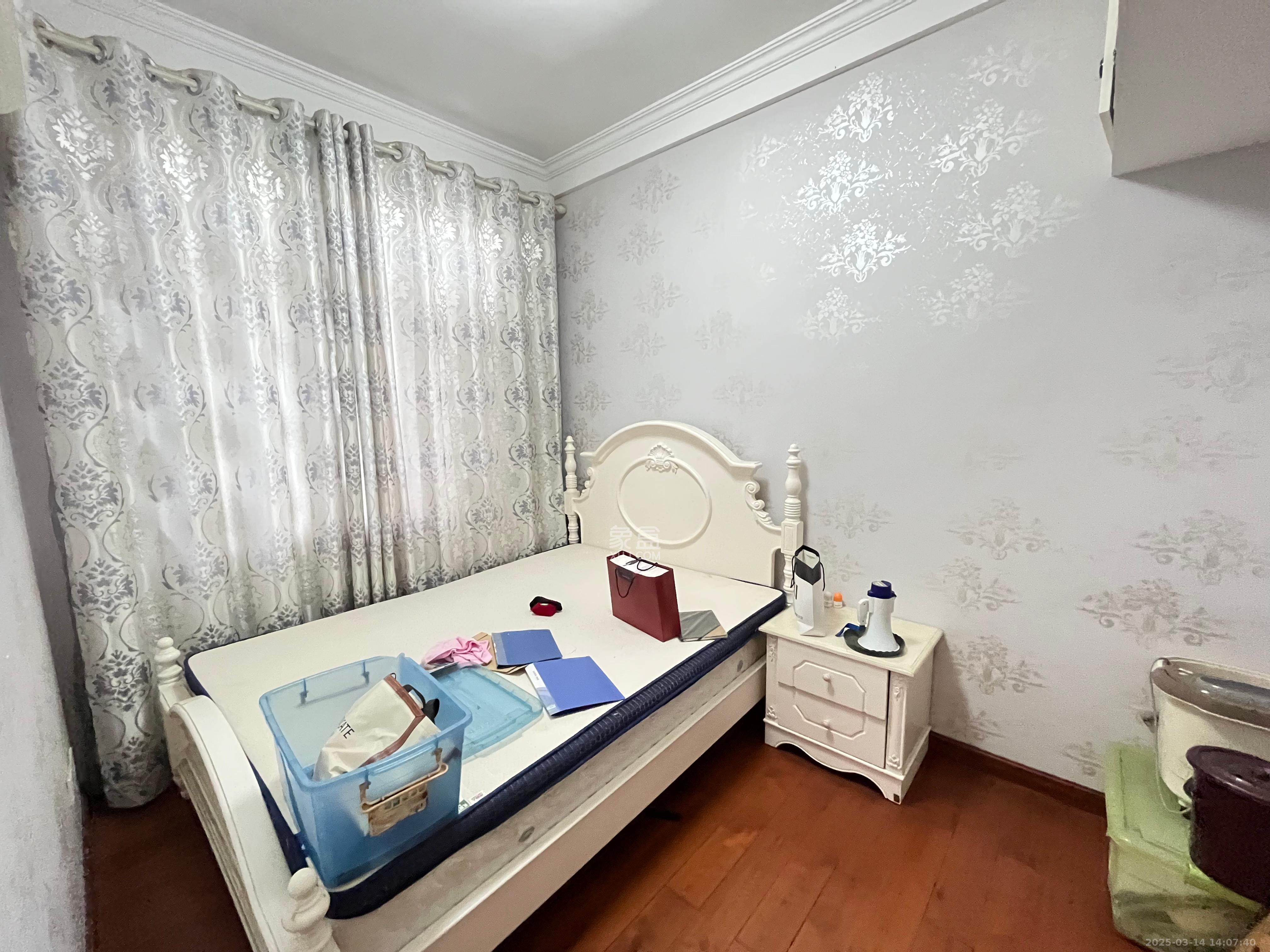 阳光100三期 3室2厅2卫 3400.0元/月 阳光100三期 3室2厅2卫 3400.0元/月室内图