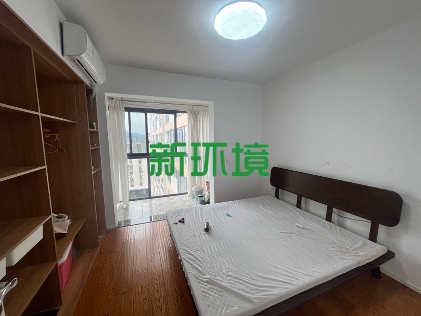 高盛澧园一二期  3室2厅2卫   68.00万客厅