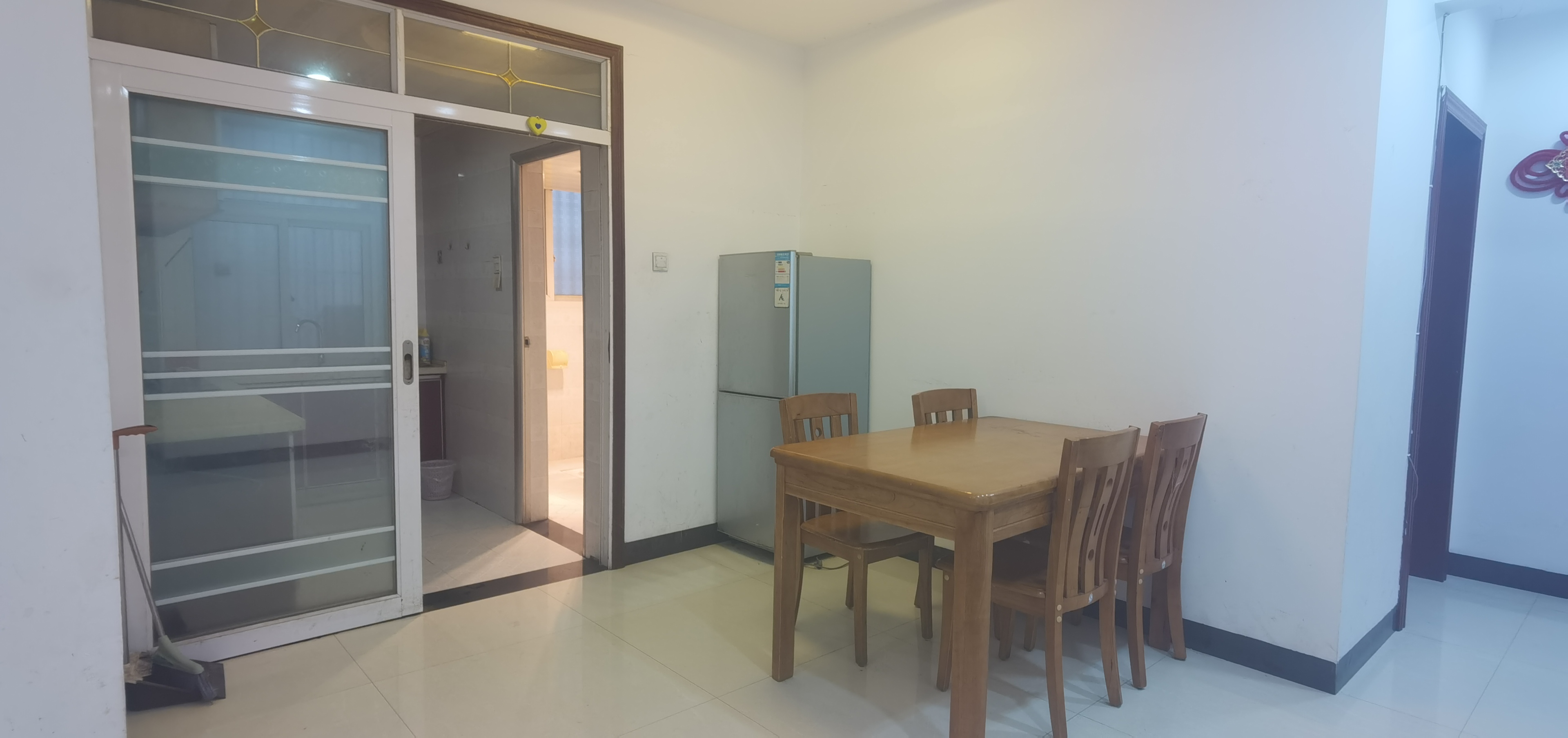 西街印象 3室2厅2卫 1400.0元/月 西街印象 3室2厅2卫 1400.0元/月室内图