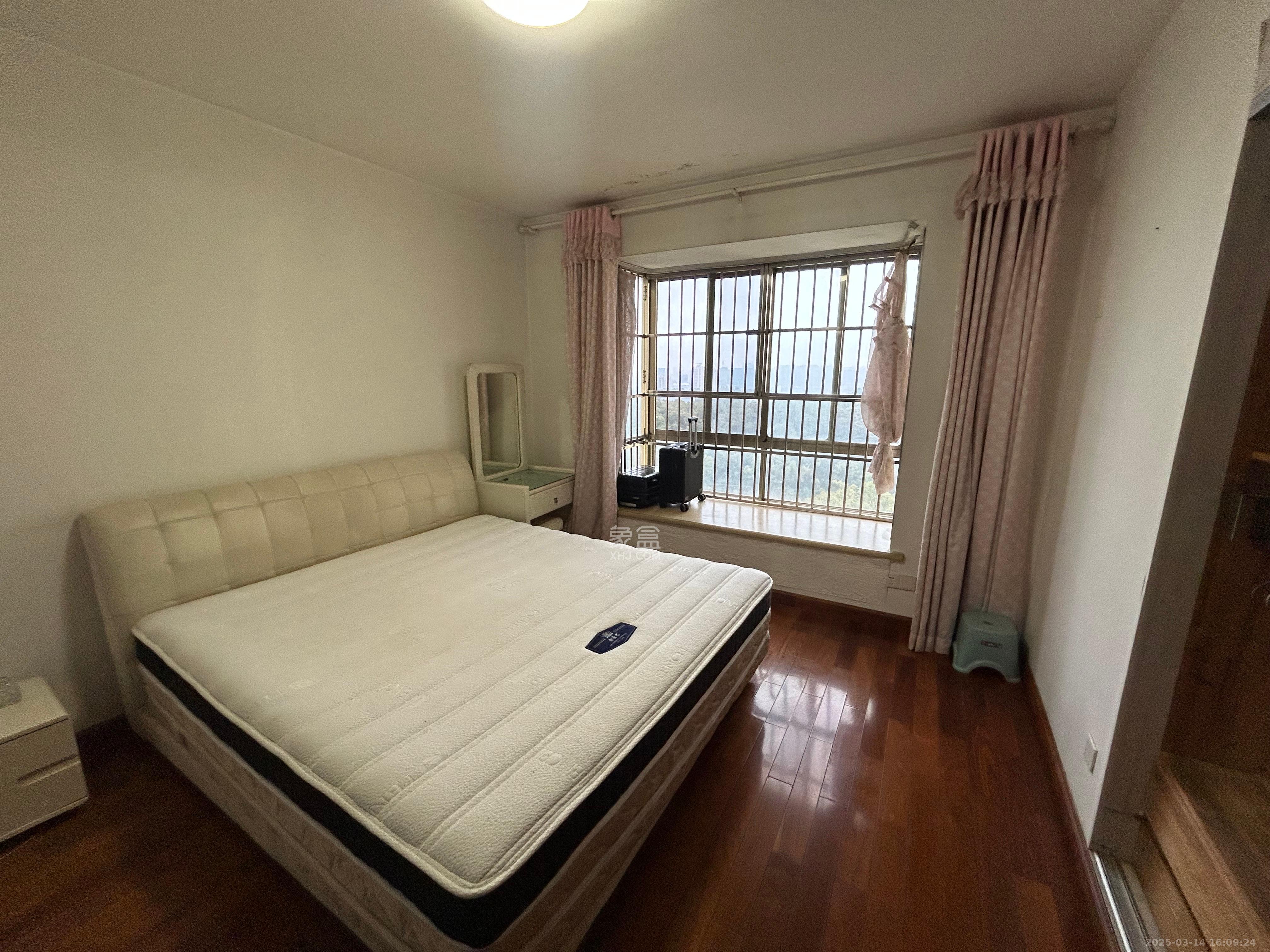 金色比华利 3室2厅1卫 2200.0元/月 金色比华利 3室2厅1卫 2200.0元/月室内图