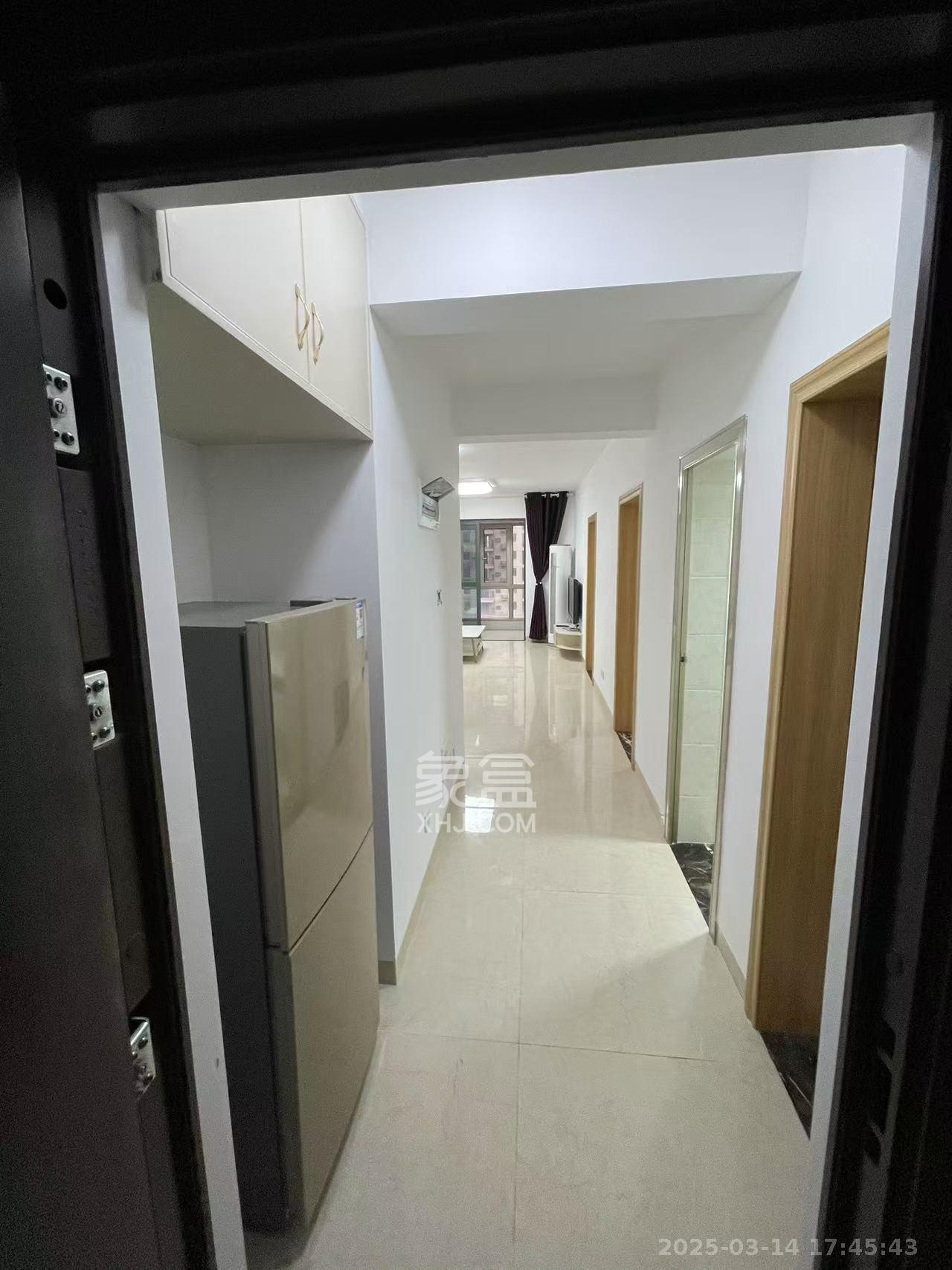 中粮鸿云 3室2厅1卫 2100.0元/月 中粮鸿云 3室2厅1卫 2100.0元/月室内图