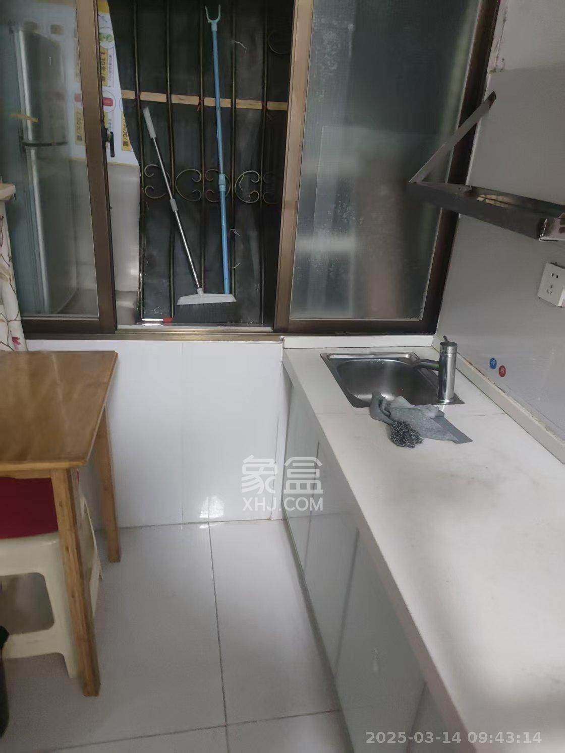 省建苑小区  1室1厅1卫    1000.0元/月 省建苑小区  1室1厅1卫    1000.0元/月室内图