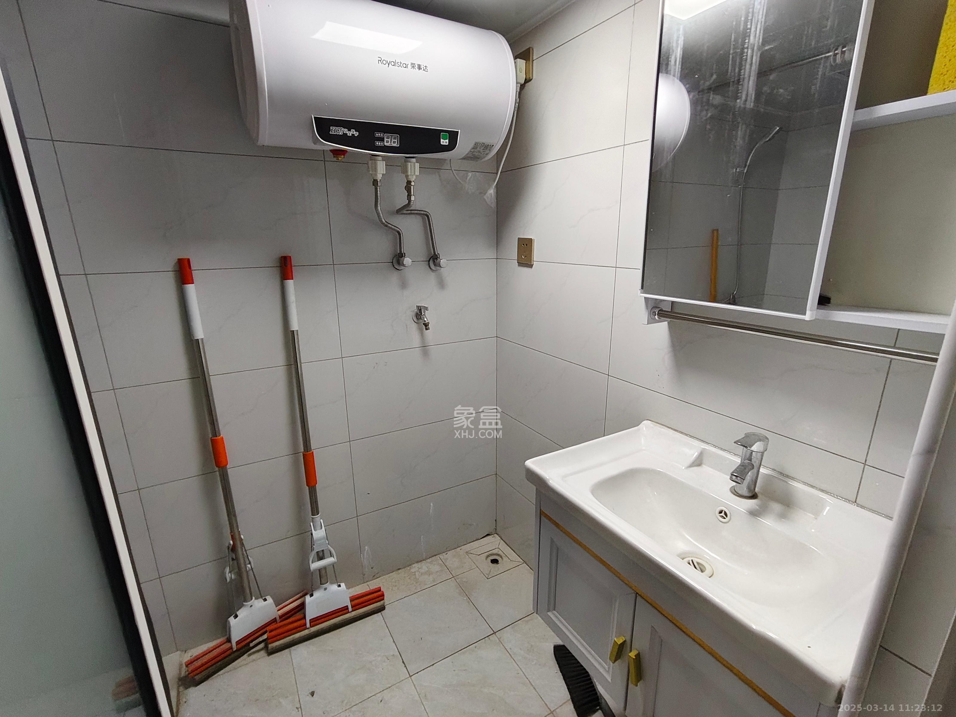 天麓轻奢国际 2室1厅1卫 1900.0元/月 天麓轻奢国际 2室1厅1卫 1900.0元/月室内图