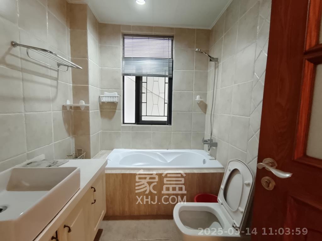 阳光100三期  3室2厅2卫   3500.00元/月室内图