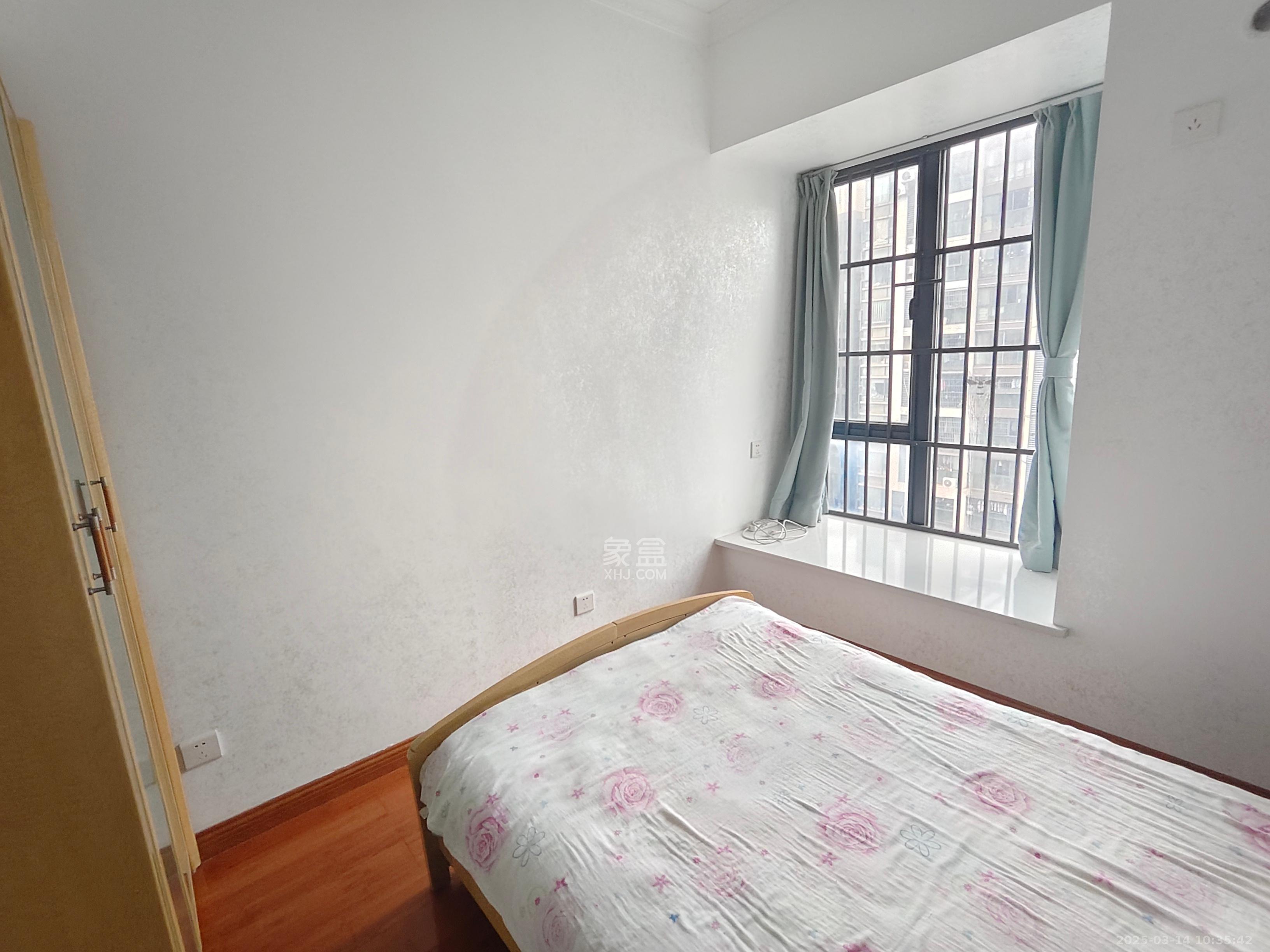 蓝山郡 2室2厅1卫 2400.0元/月 蓝山郡 2室2厅1卫 2400.0元/月室内图