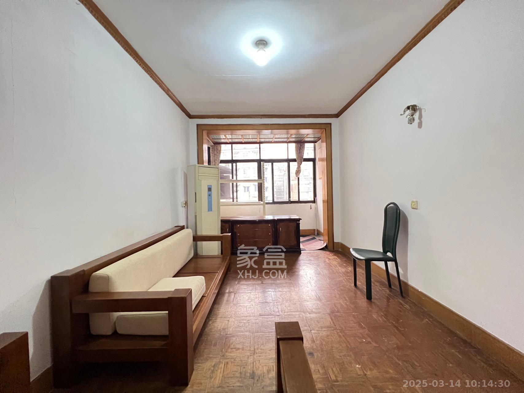 东风二村社区房  4室2厅1卫    2700.0元/月 东风二村社区房  4室2厅1卫    2700.0元/月室内图