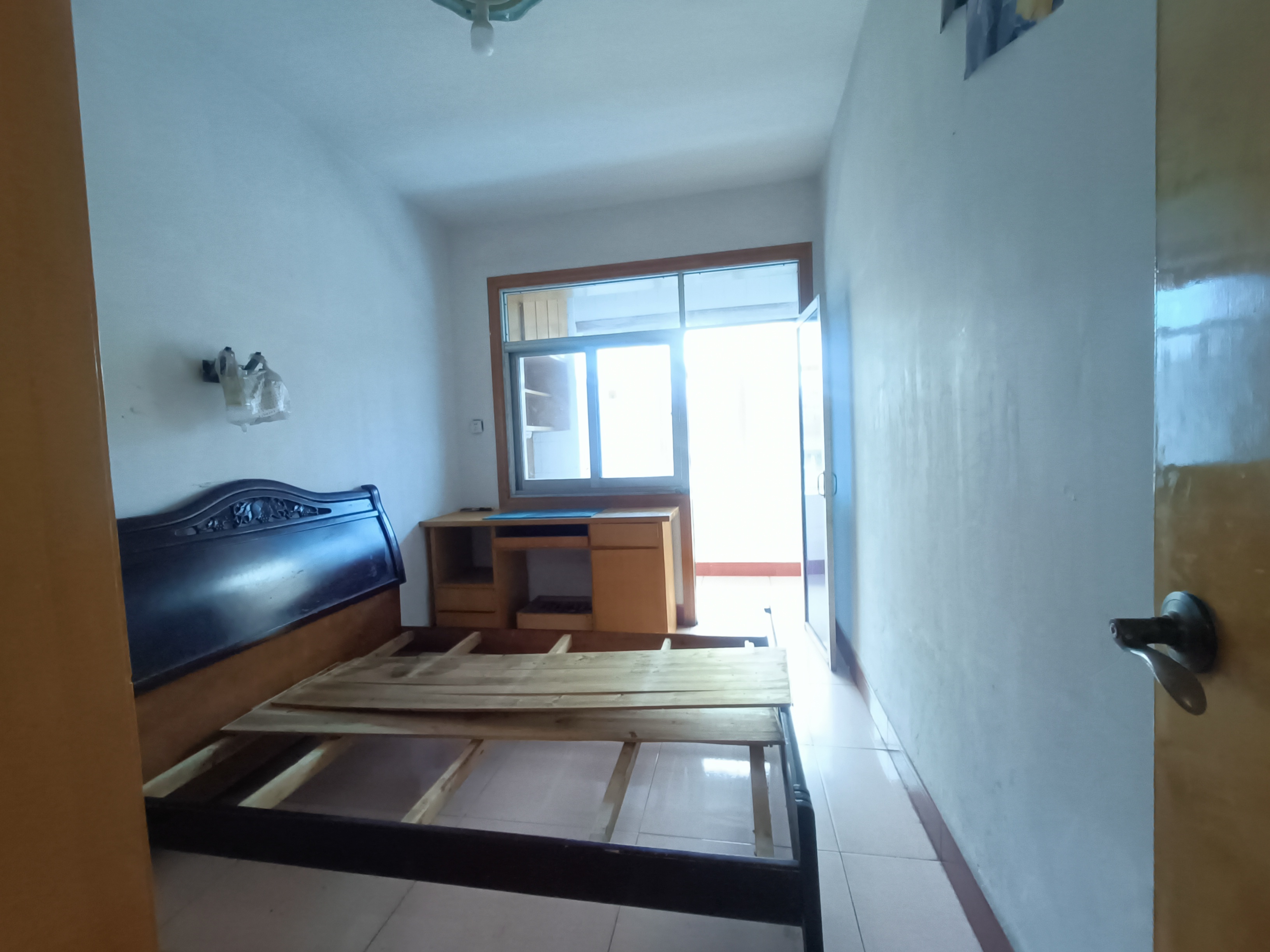 市商业局家属楼  2室1厅1卫    28.8万 市商业局家属楼  2室1厅1卫    28.8万客厅