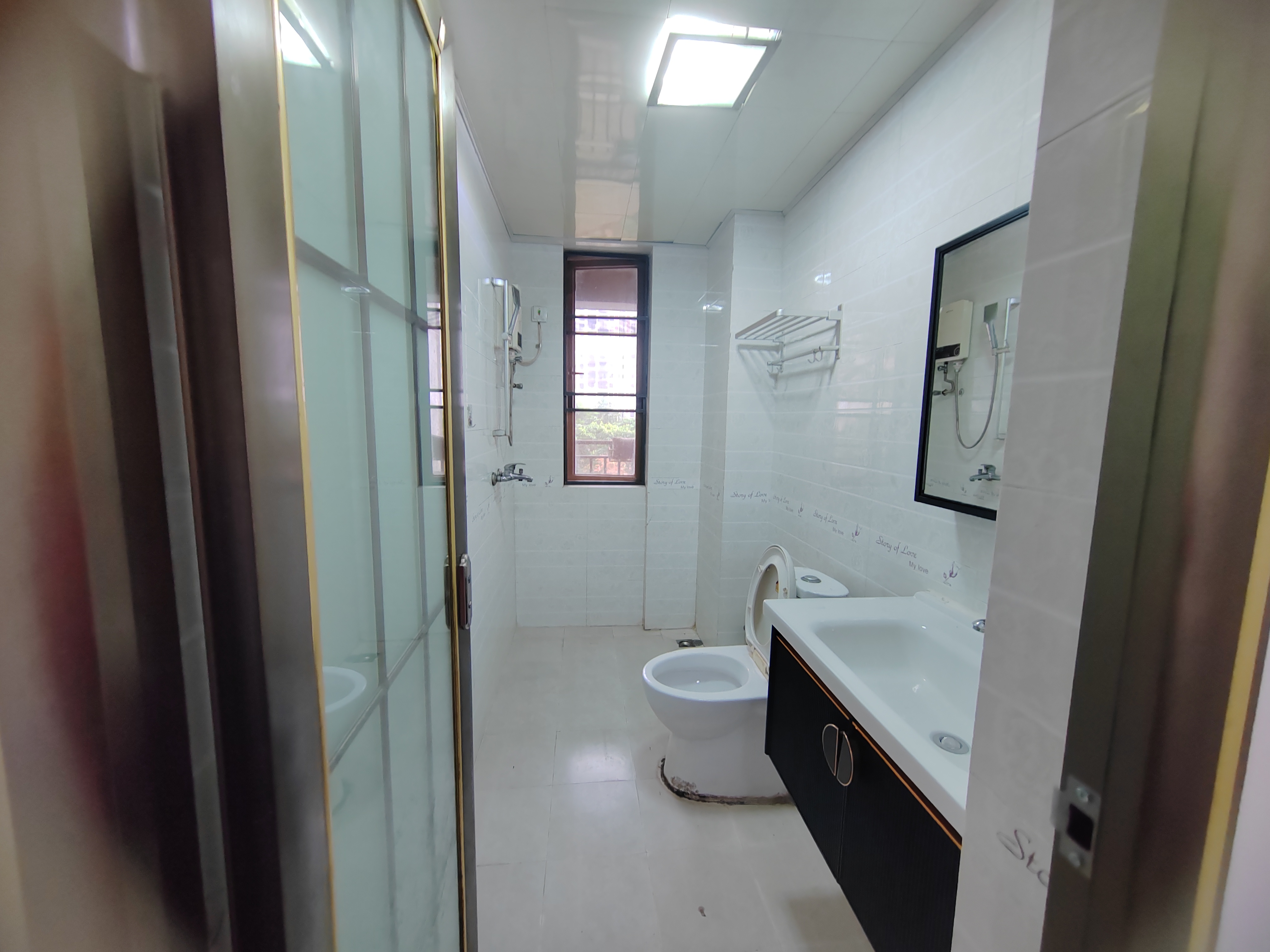 锦地翰城一期 1室0厅1卫 50.0万 锦地翰城一期 1室0厅1卫 50.0万卫生间