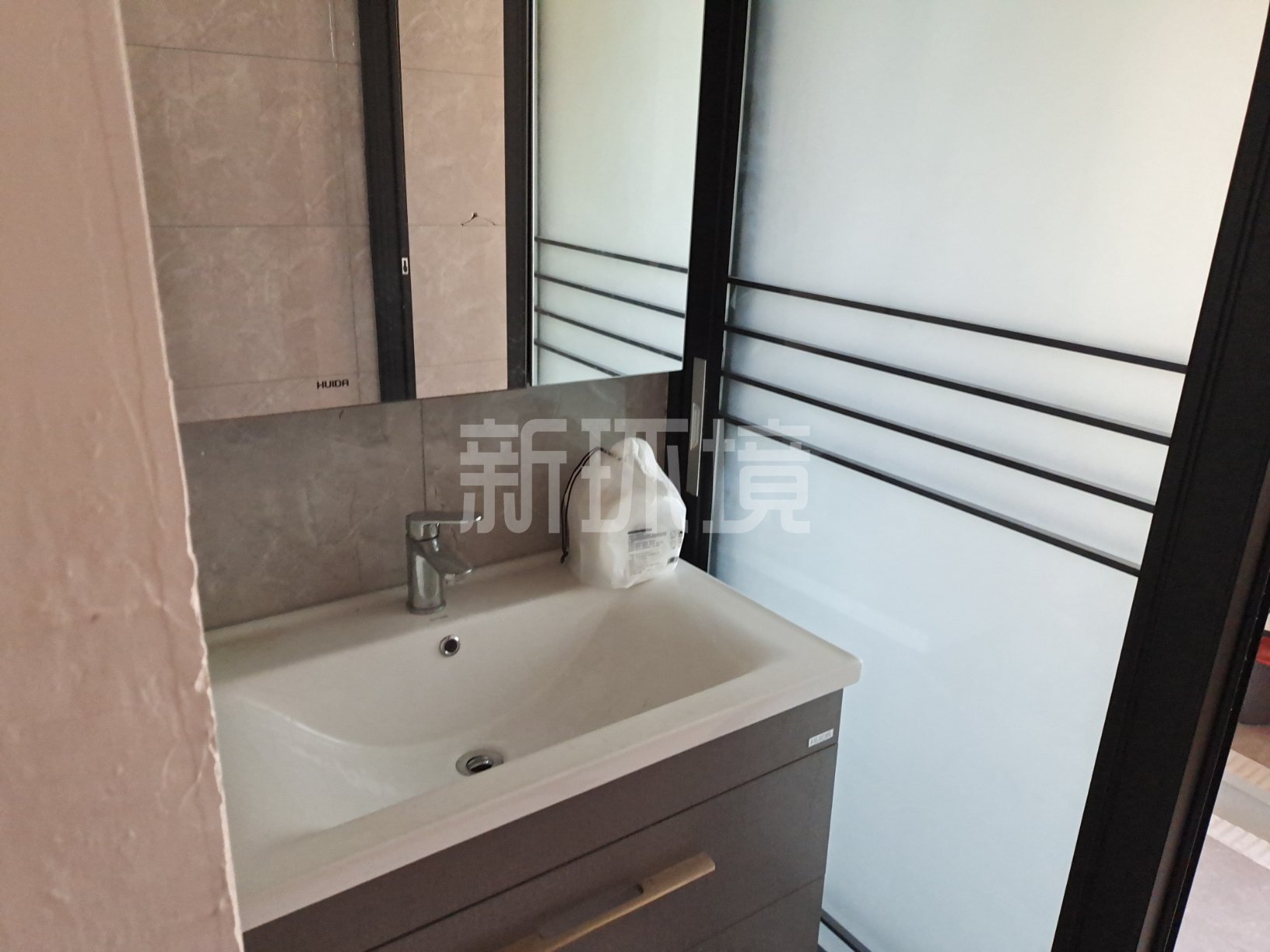 丽景天下二期  4室2厅2卫   90.00万客厅