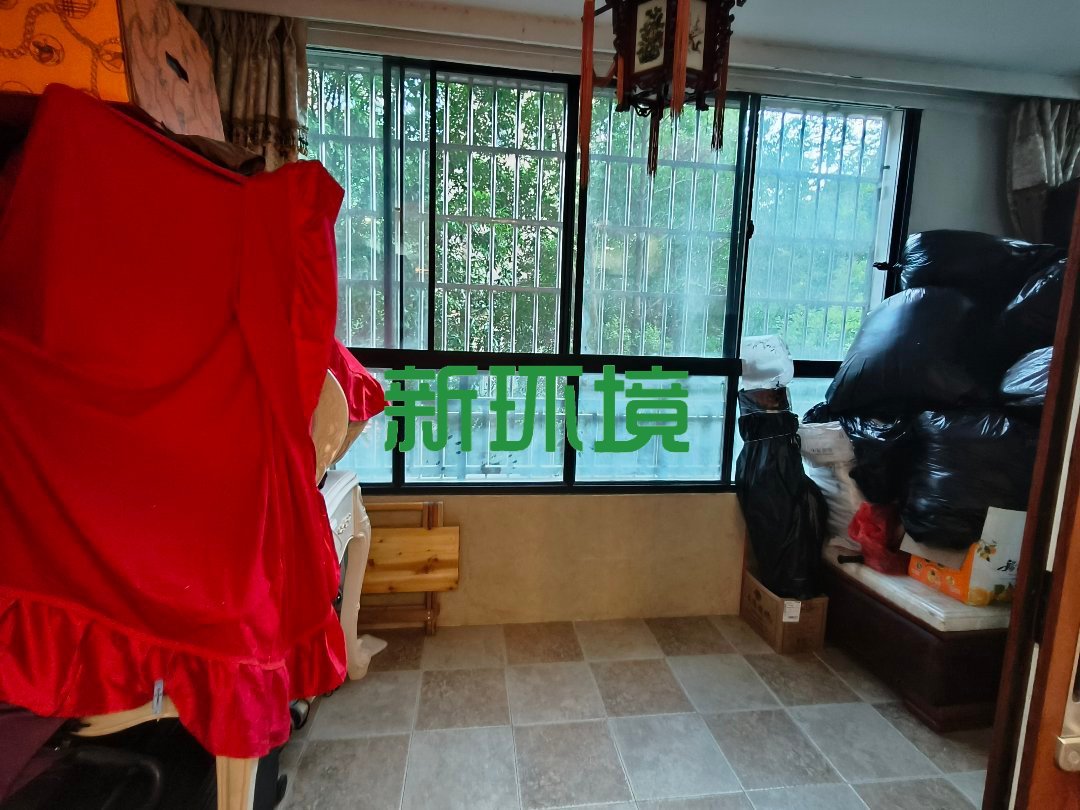 天门壹号  4室2厅2卫   110.00万客厅