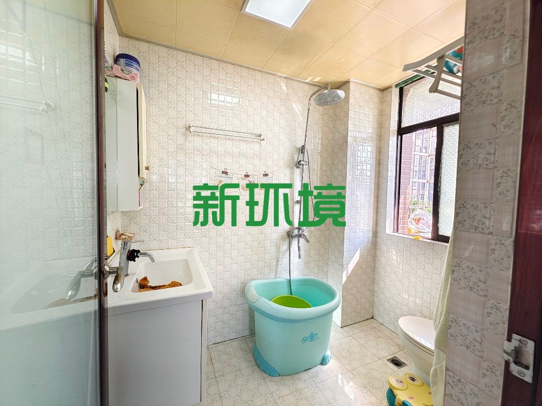 锦绣边城 3室2厅2卫 59.80万 锦绣边城 3室2厅2卫 59.80万客厅