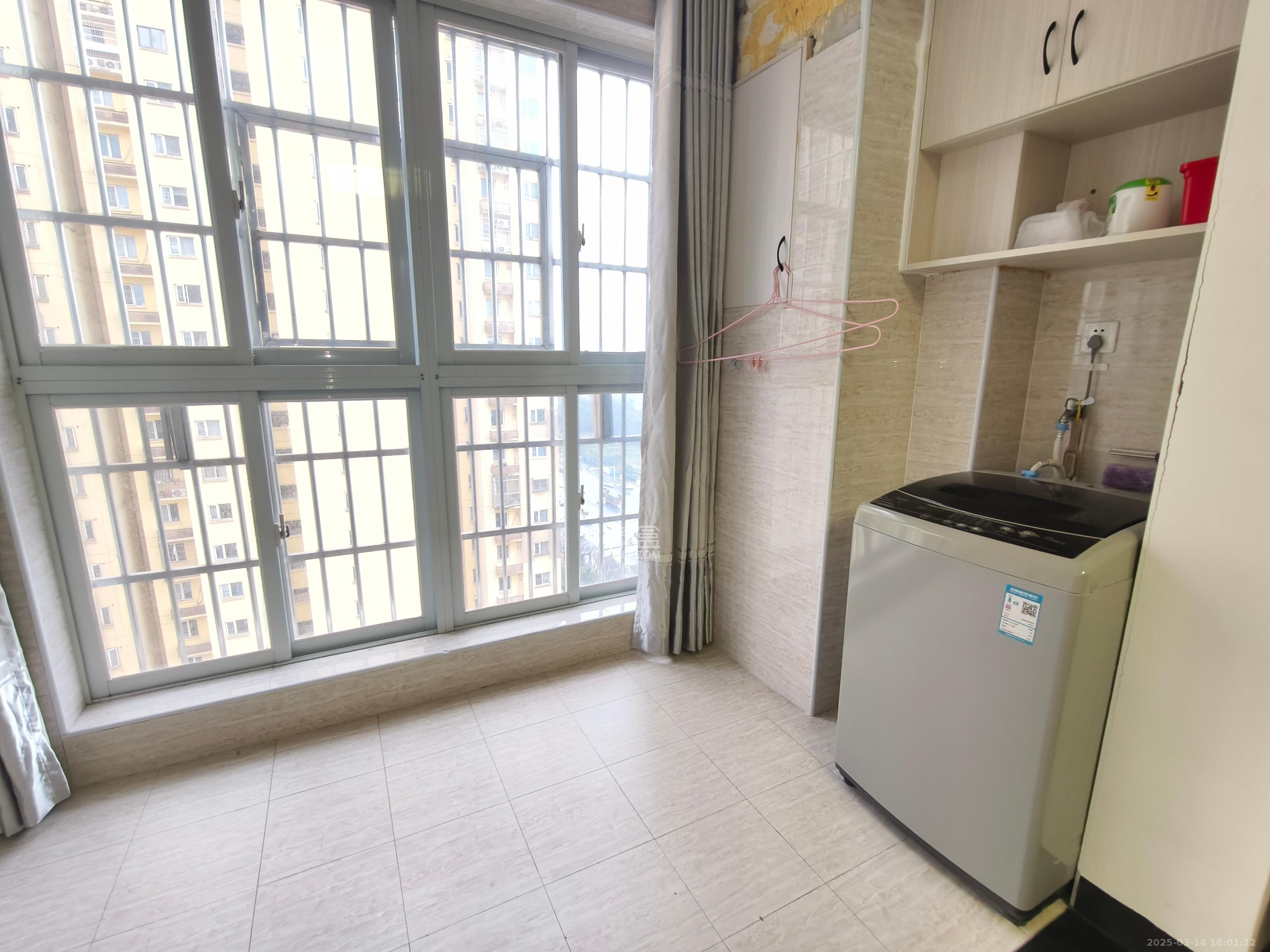 MOMA当代广场 3室2厅1卫 1800.0元/月 MOMA当代广场 3室2厅1卫 1800.0元/月室内图