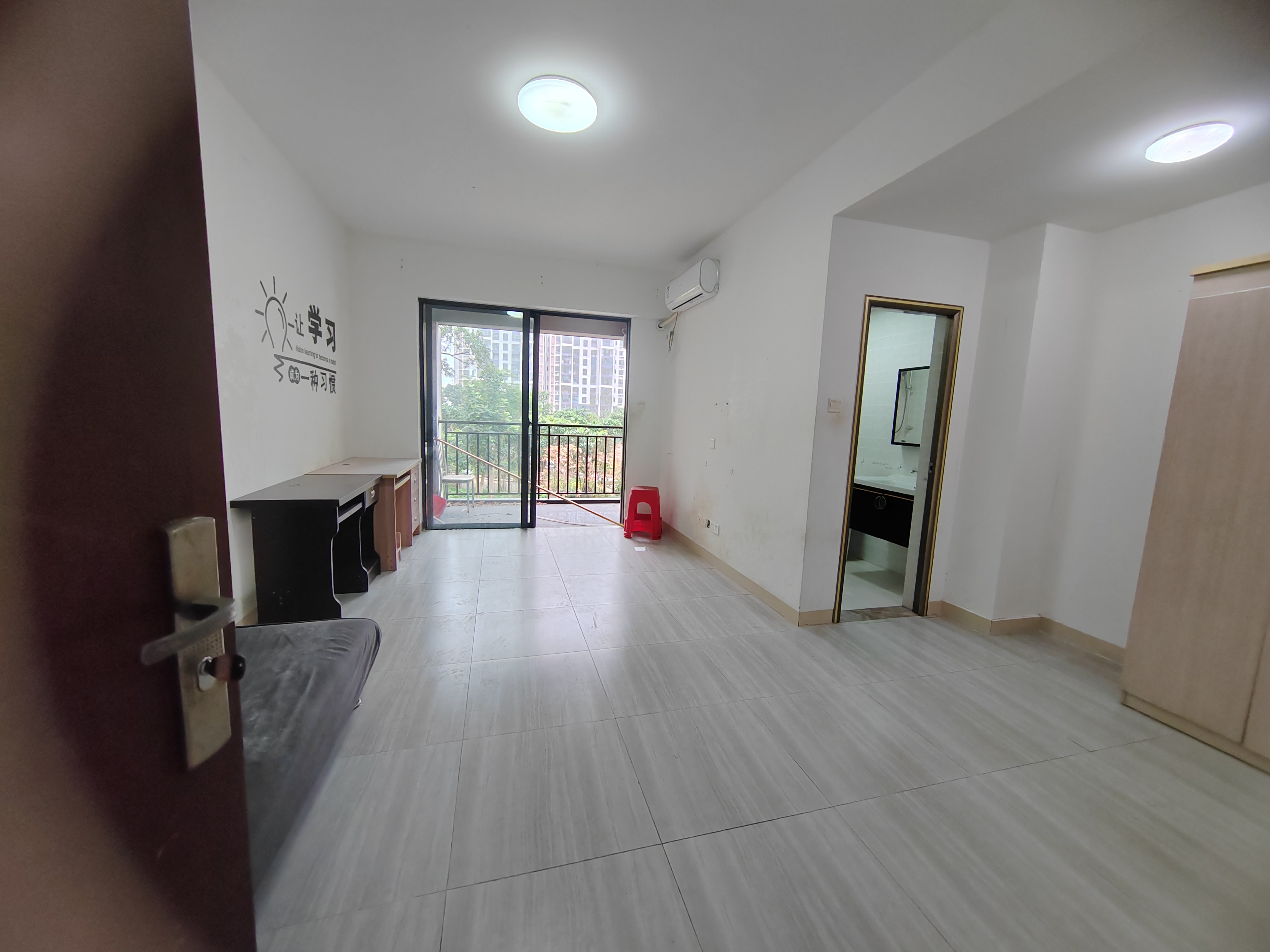 锦地翰城一期 1室0厅1卫 50.0万 锦地翰城一期 1室0厅1卫 50.0万客厅